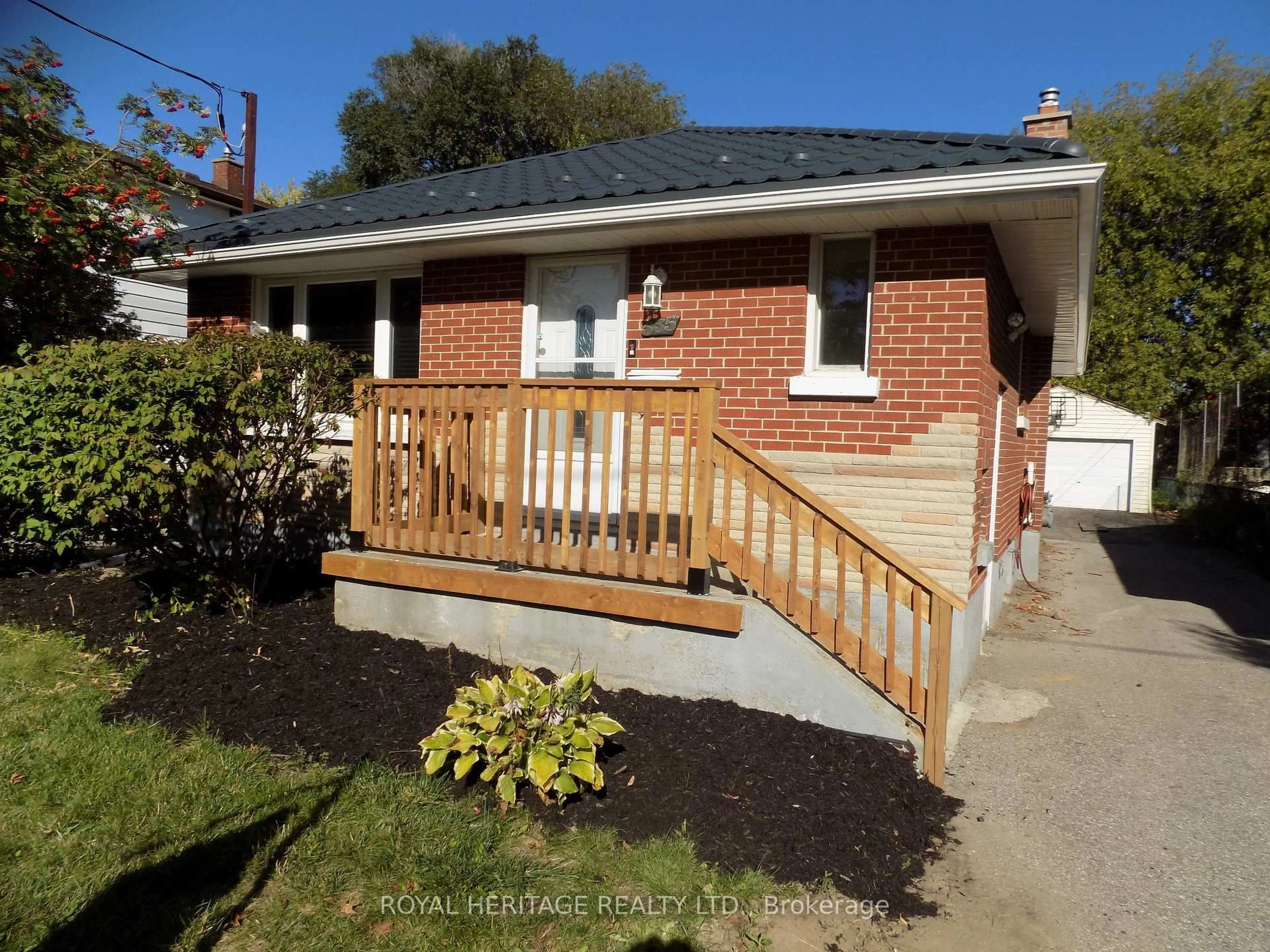 Home with brick exterior material, street for 535 Montrave Ave, Oshawa Ontario L1J 4S8