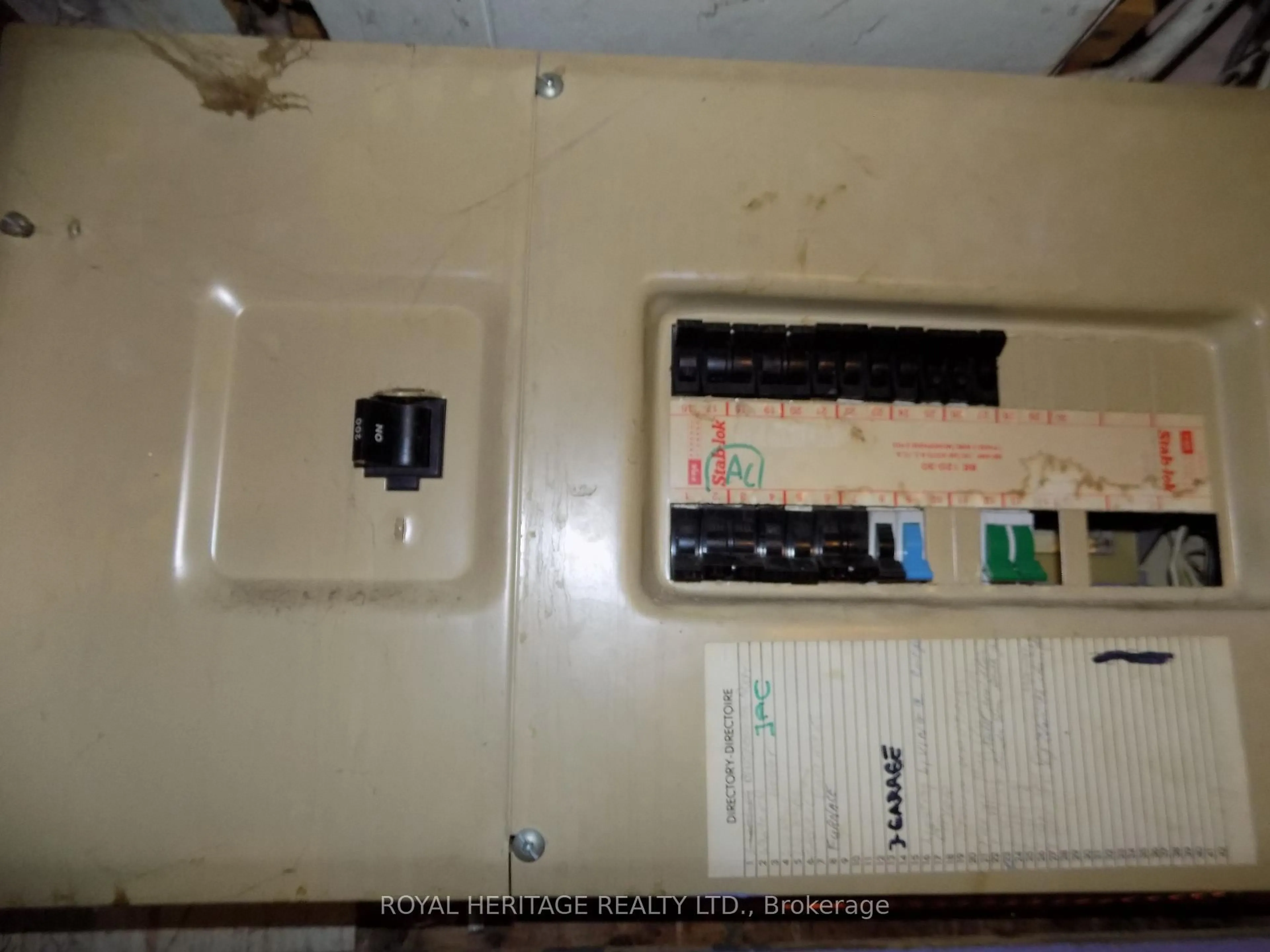 A pic of a room for 535 Montrave Ave, Oshawa Ontario L1J 4S8