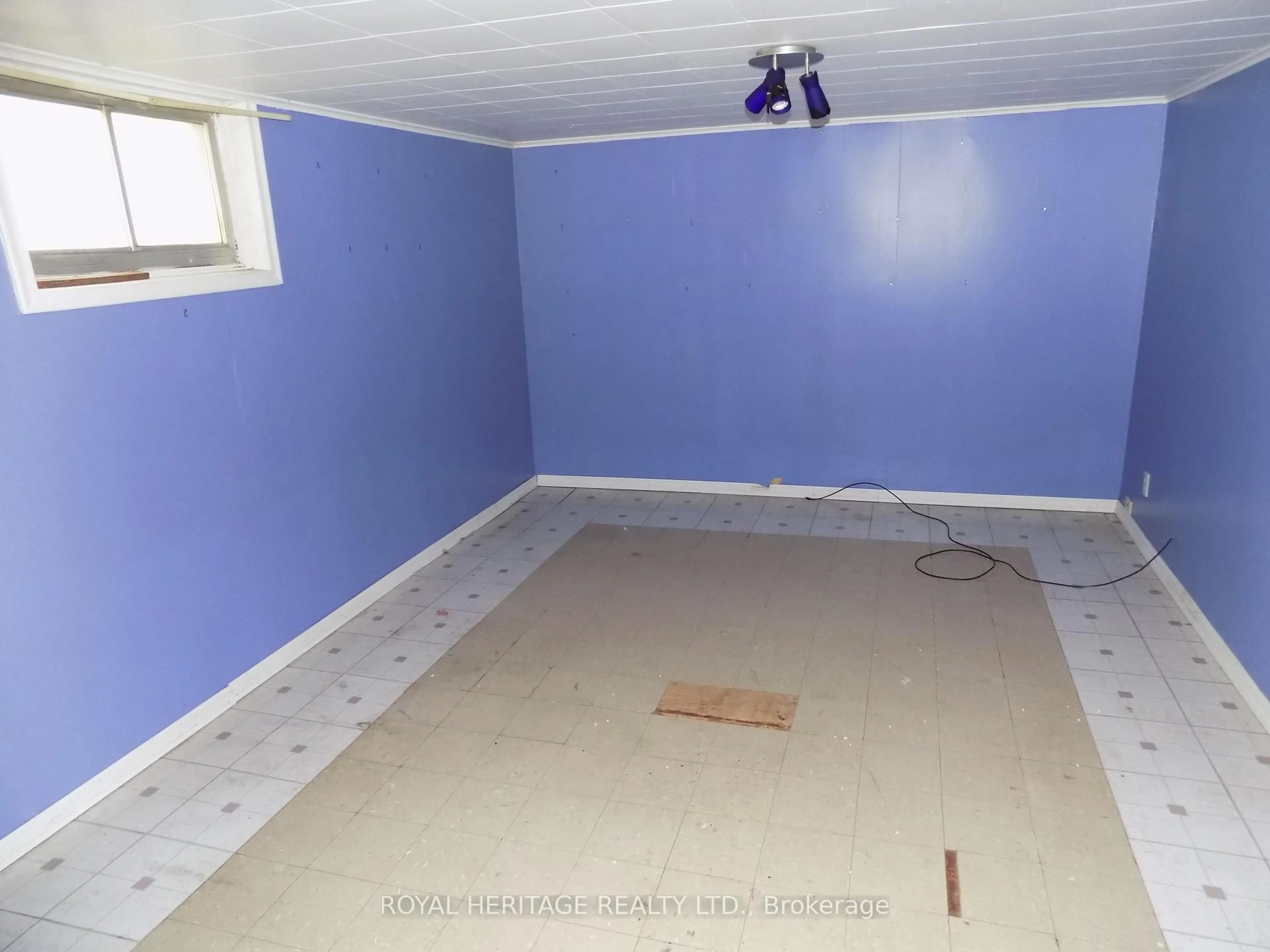 A pic of a room for 535 Montrave Ave, Oshawa Ontario L1J 4S8