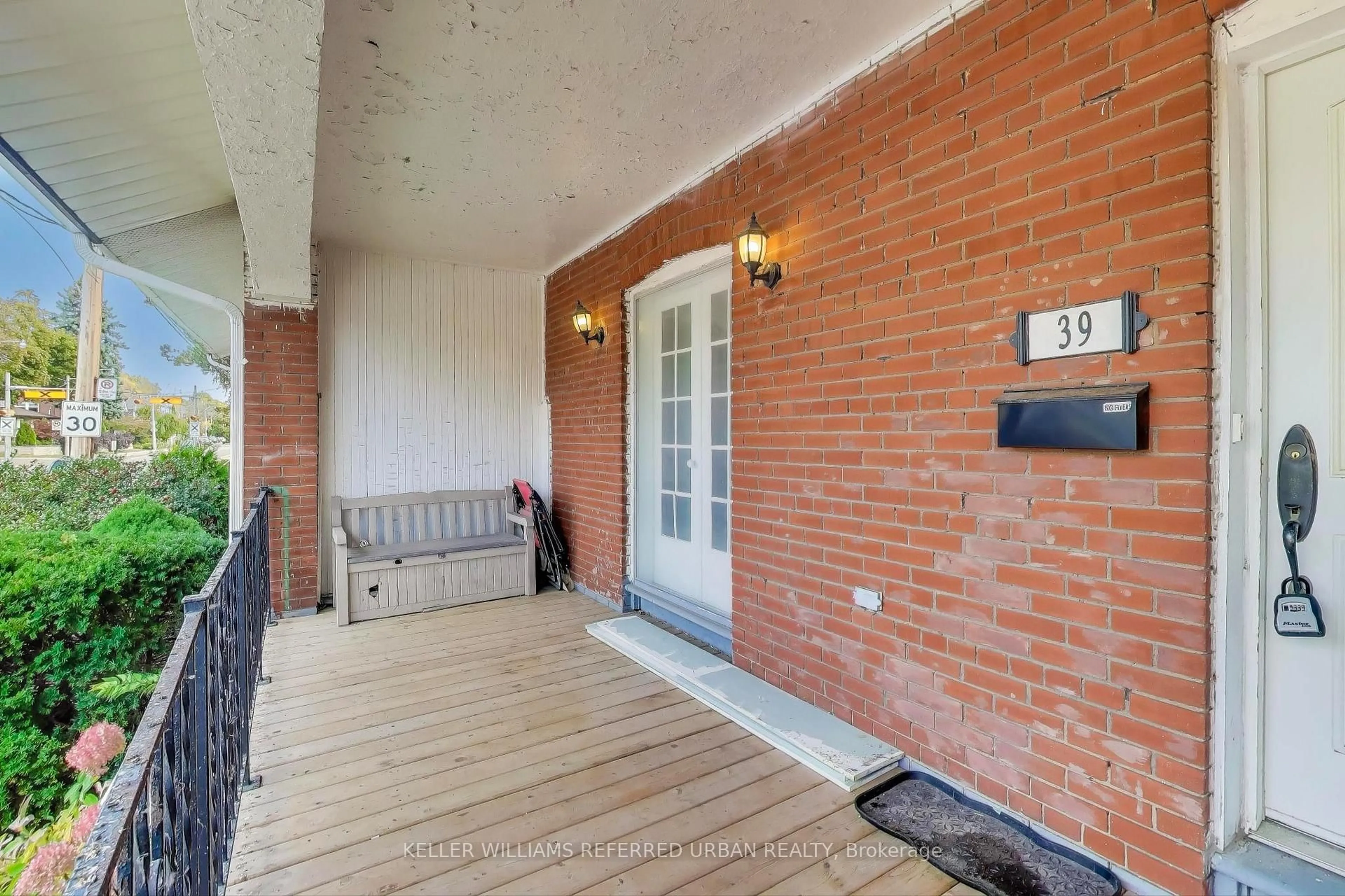 Indoor foyer for 39 Eastwood Rd, Toronto Ontario M4L 2C6