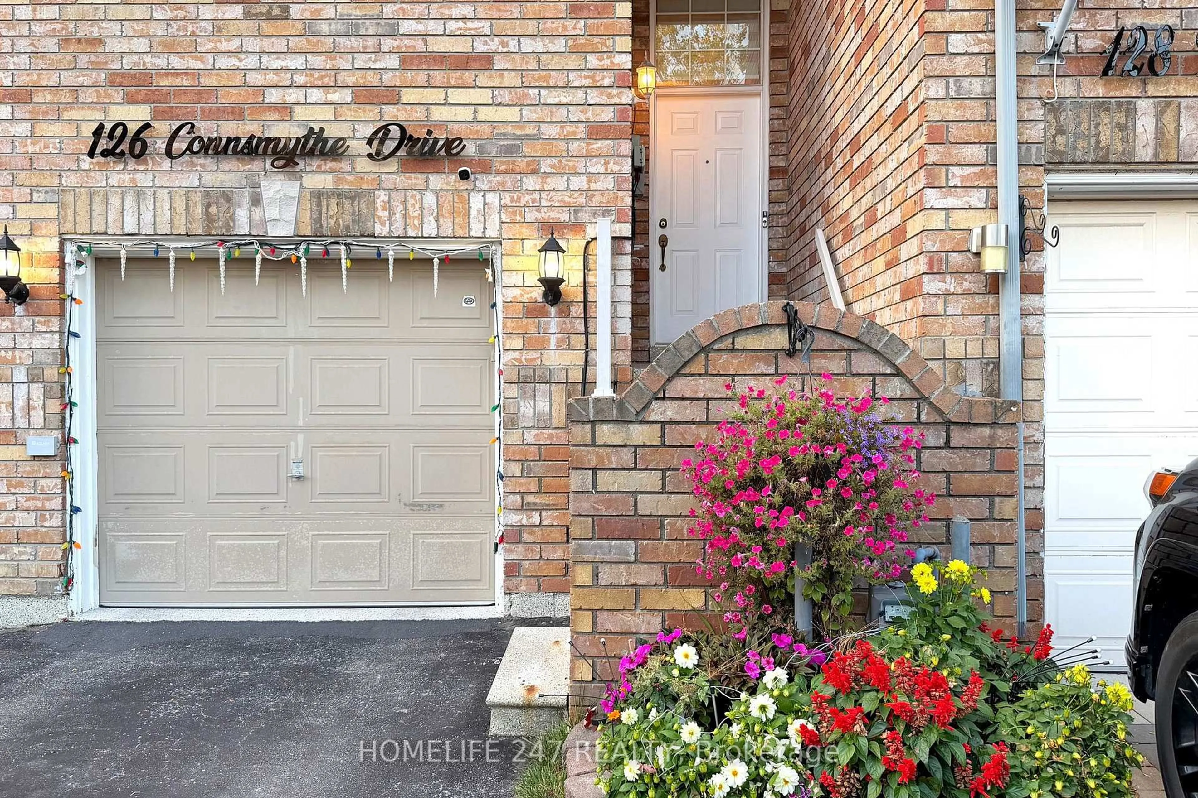 Indoor entryway for 126 Conn Smythe Dr, Toronto Ontario M1J 3P5