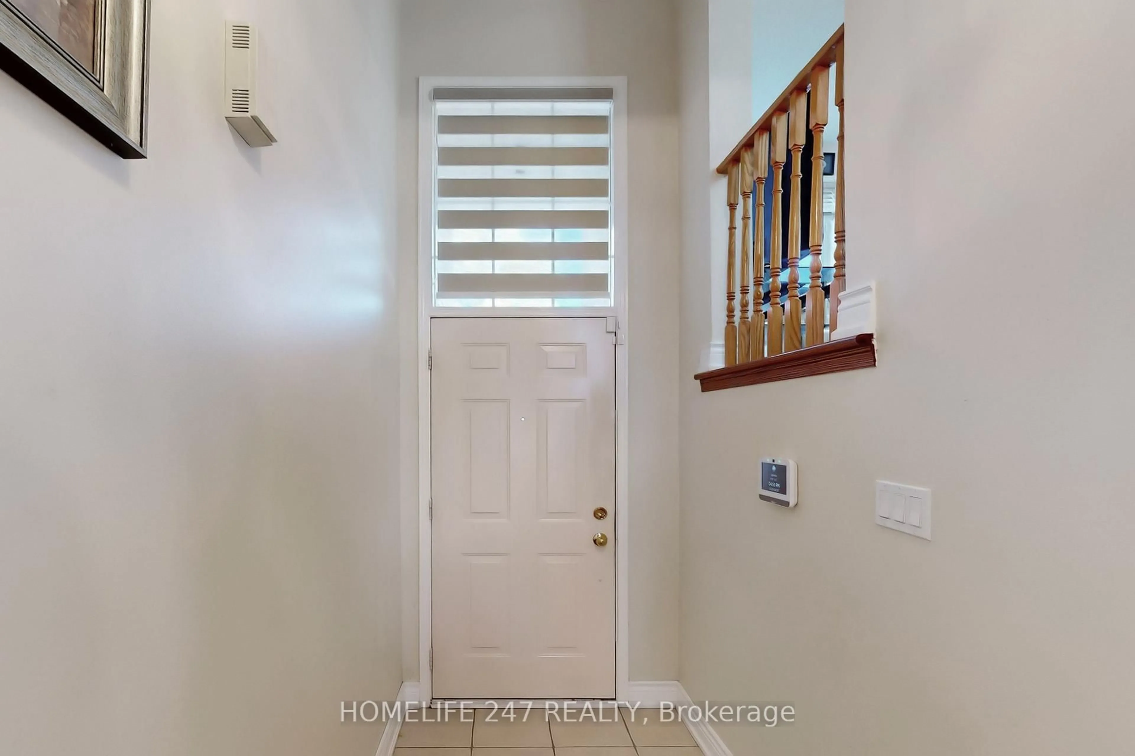 Indoor entryway for 126 Conn Smythe Dr, Toronto Ontario M1J 3P5