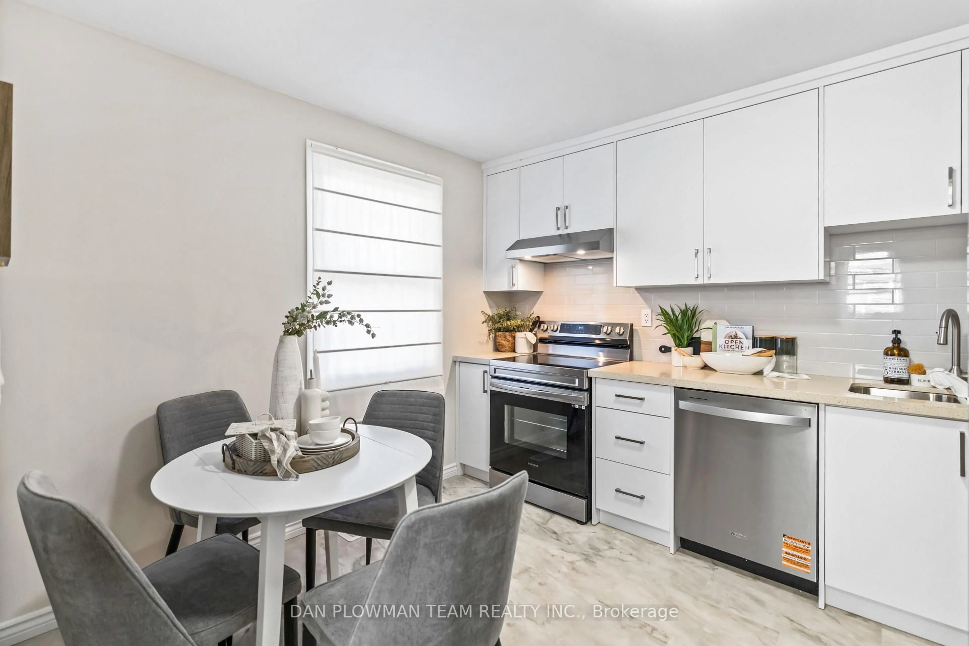 Open concept kitchen, unknown for 1092 Central Park Blvd, Oshawa Ontario L1G 7G8