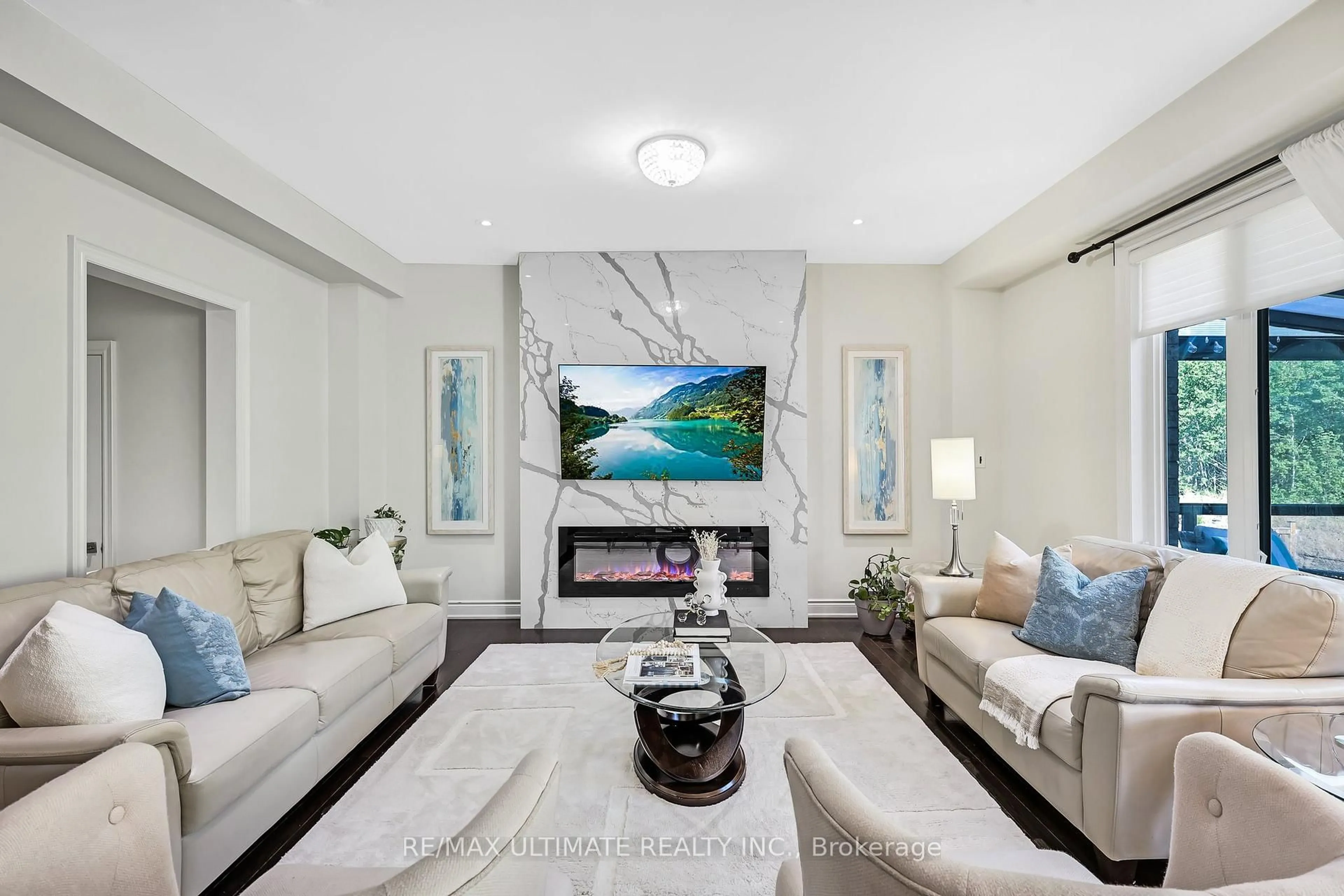 Living room with furniture, unknown for 42 Donwoods Cres, Whitby Ontario L1R 0N1