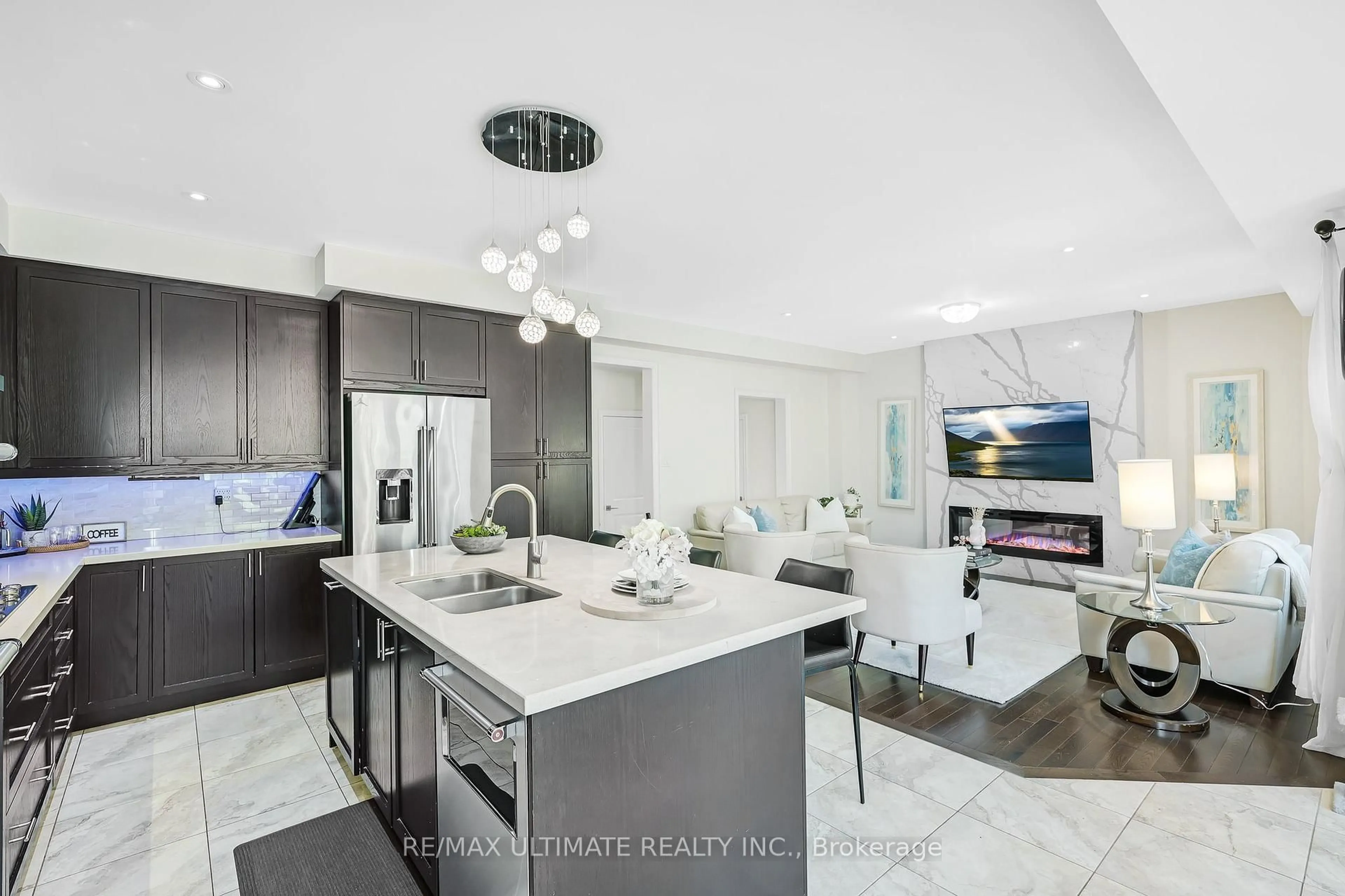 Open concept kitchen, ceramic/tile floor for 42 Donwoods Cres, Whitby Ontario L1R 0N1