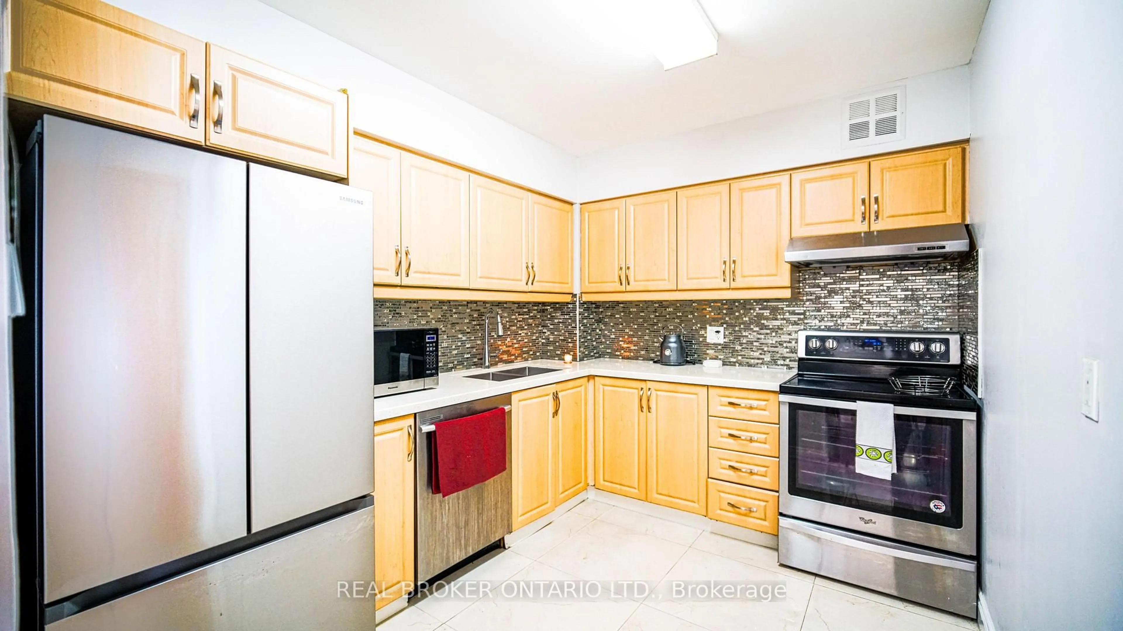 Standard kitchen, unknown for 39 Kimbercroft Crt #414, Toronto Ontario M1S 5B5