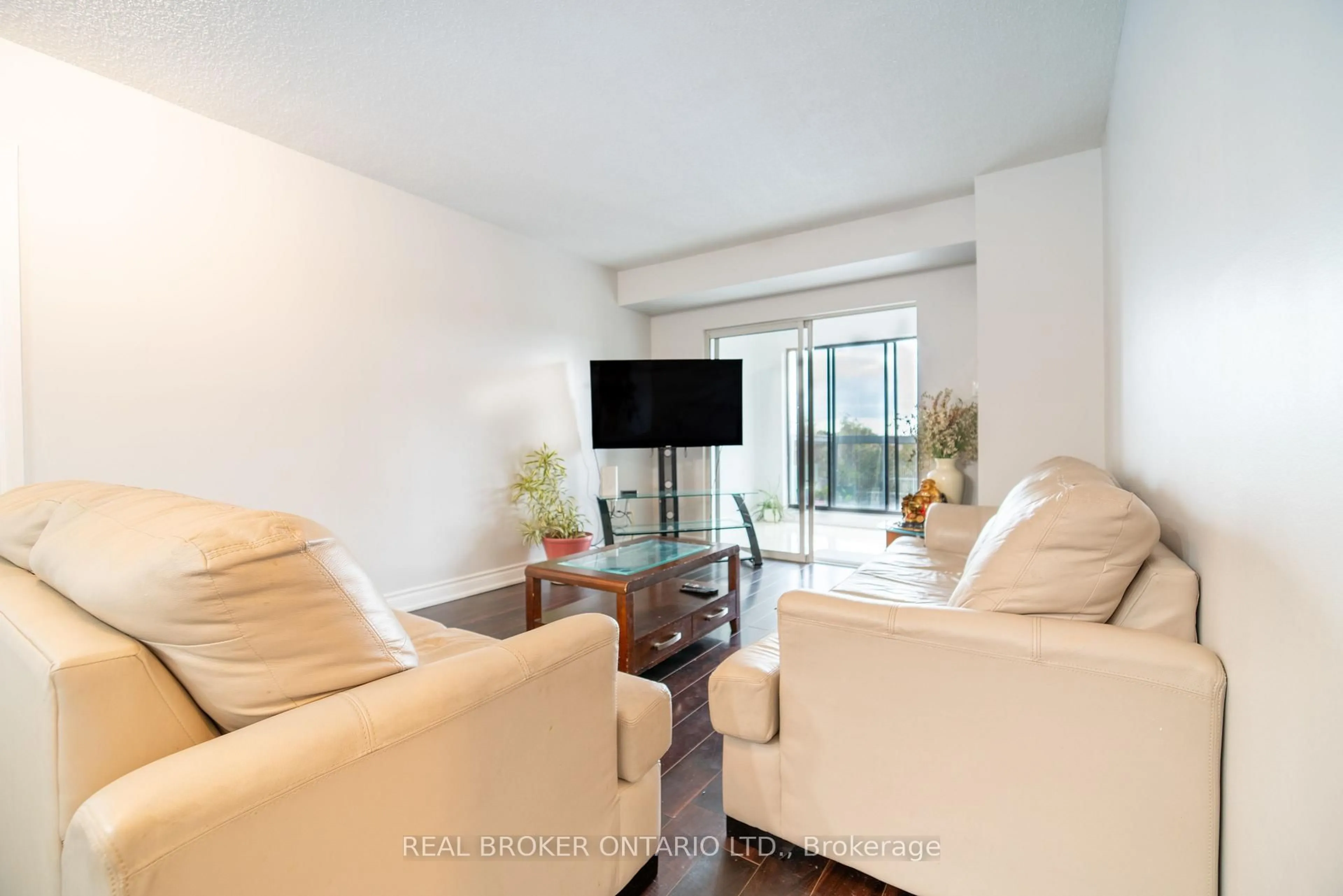 Living room with furniture, unknown for 39 Kimbercroft Crt #414, Toronto Ontario M1S 5B5