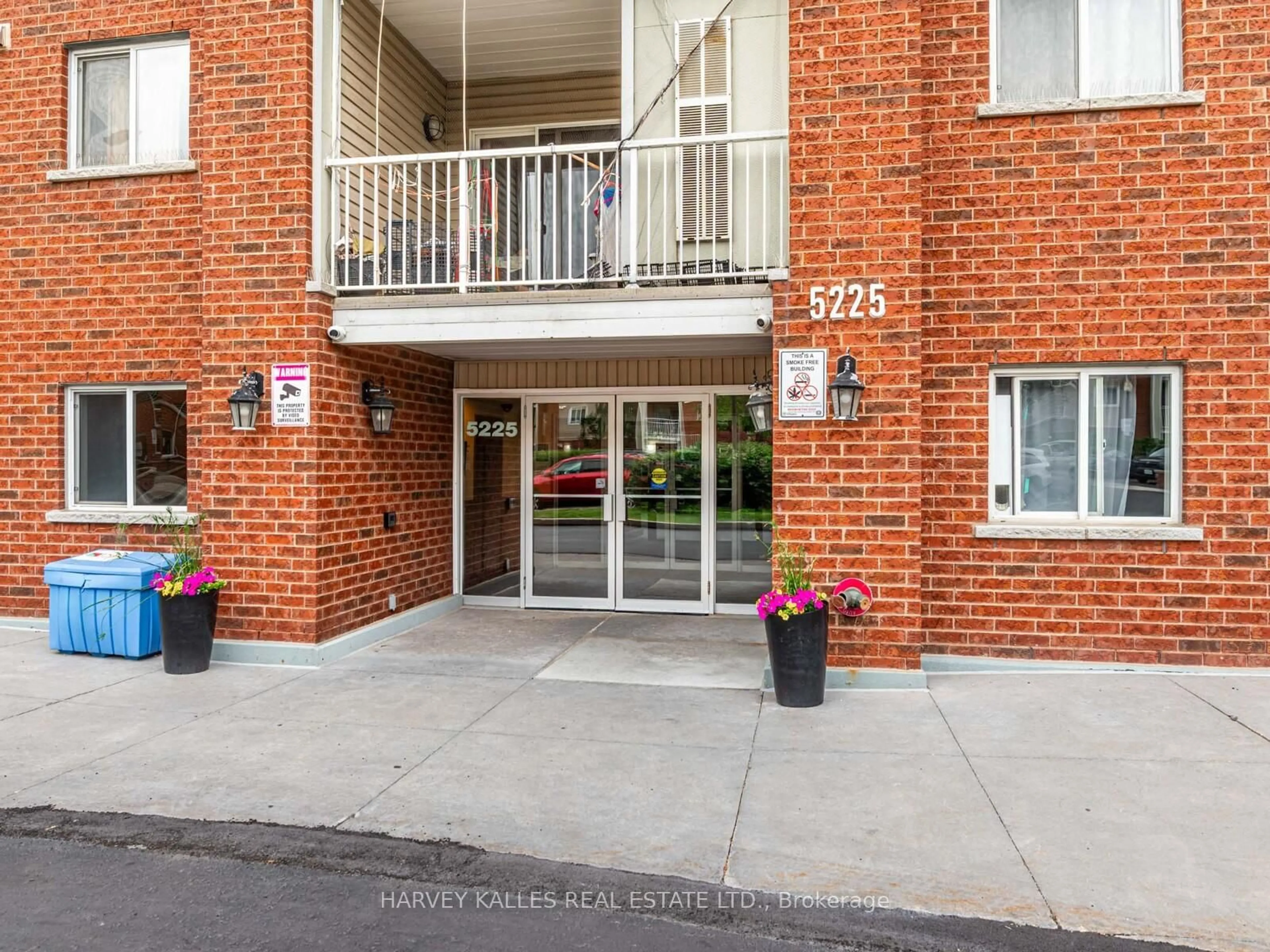 Indoor foyer for 5225 Finch Ave #430, Toronto Ontario M1S 5W8