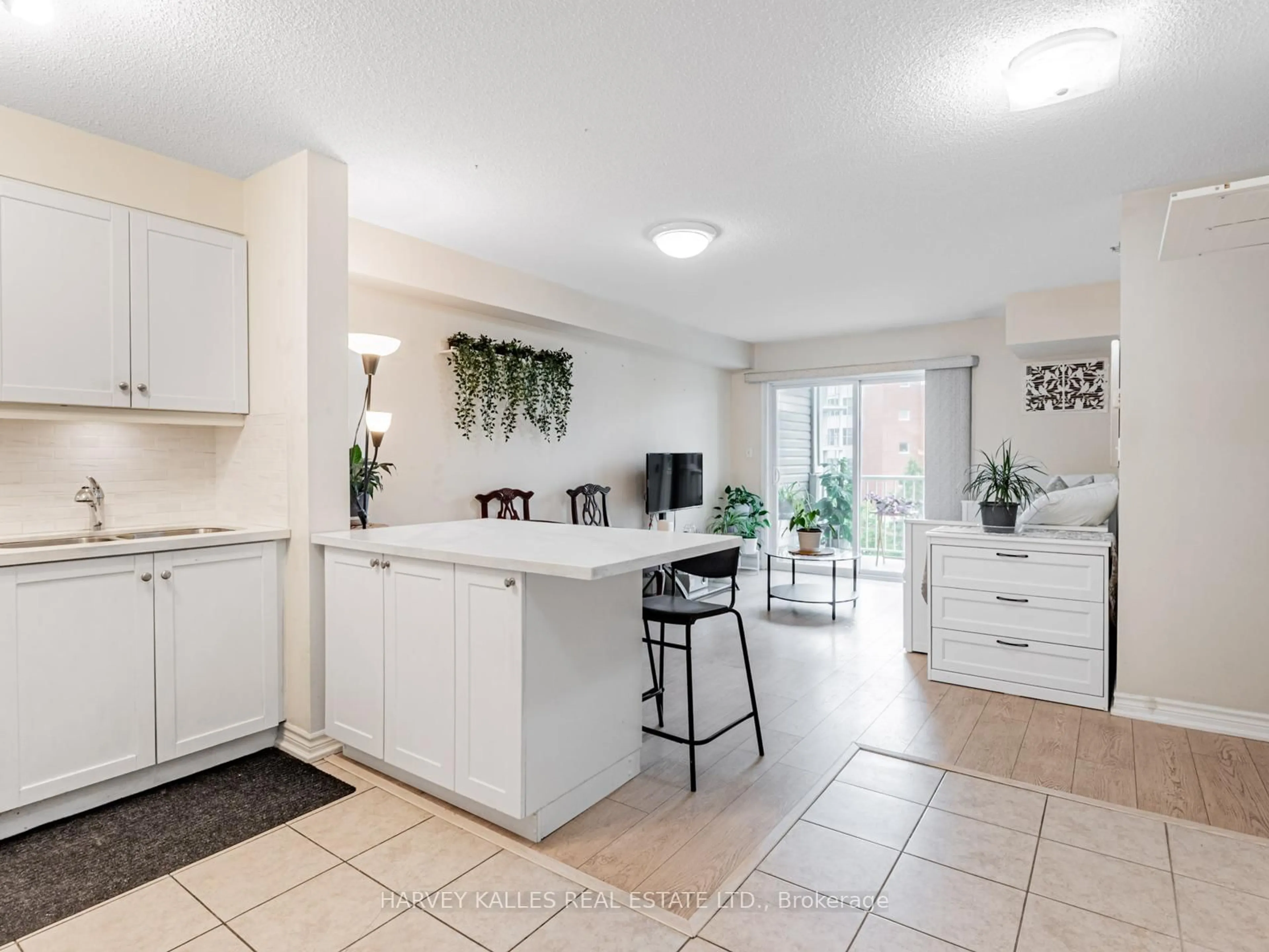Open concept kitchen, unknown for 5225 Finch Ave #430, Toronto Ontario M1S 5W8