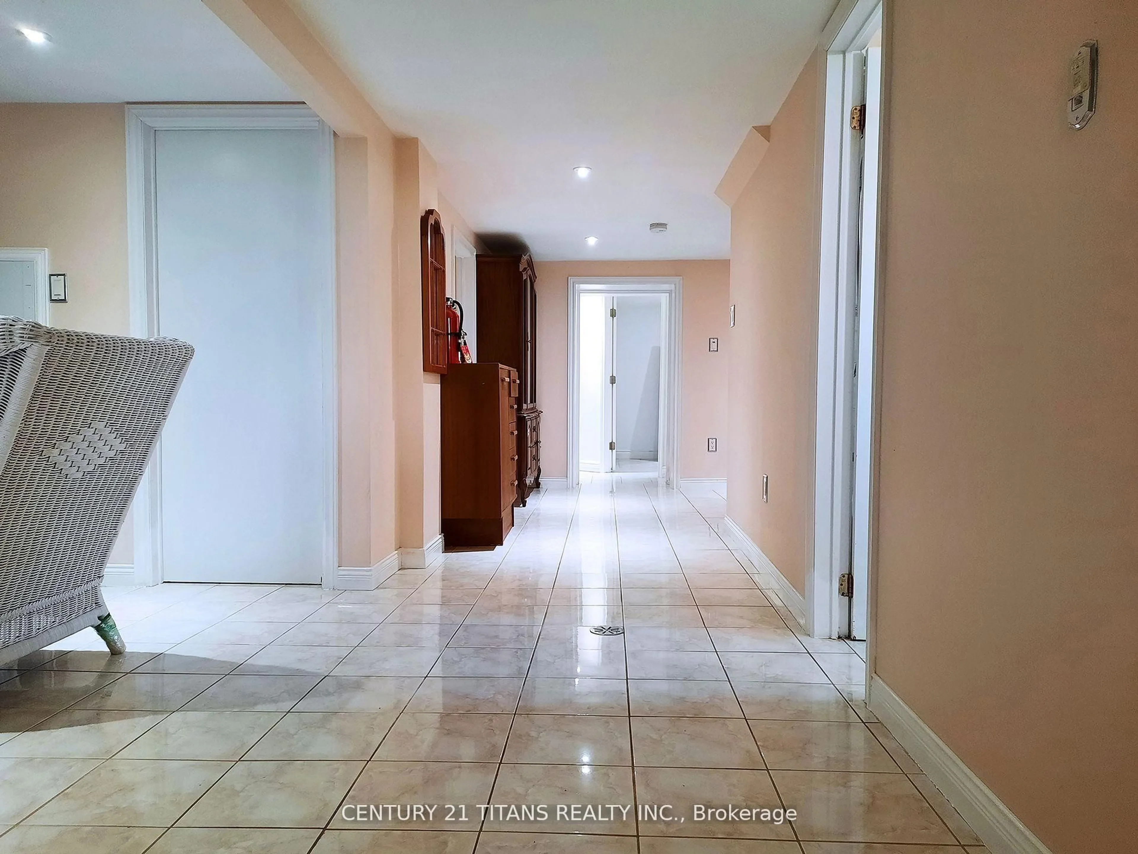Indoor foyer for 3 Saugeen Cres, Toronto Ontario M1K 3M8