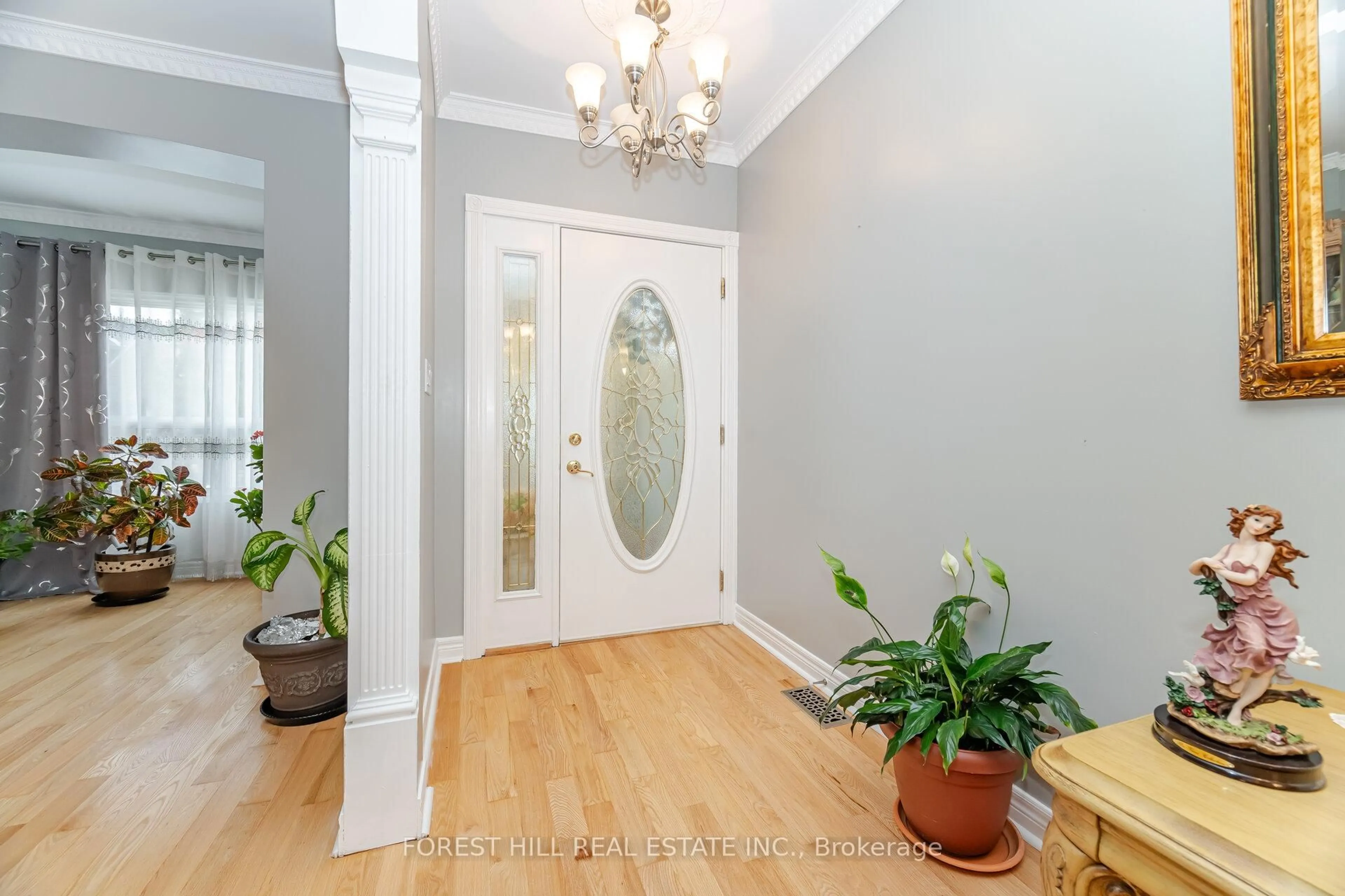 Indoor entryway for 180 Milverton Blvd, Toronto Ontario M4J 1V4