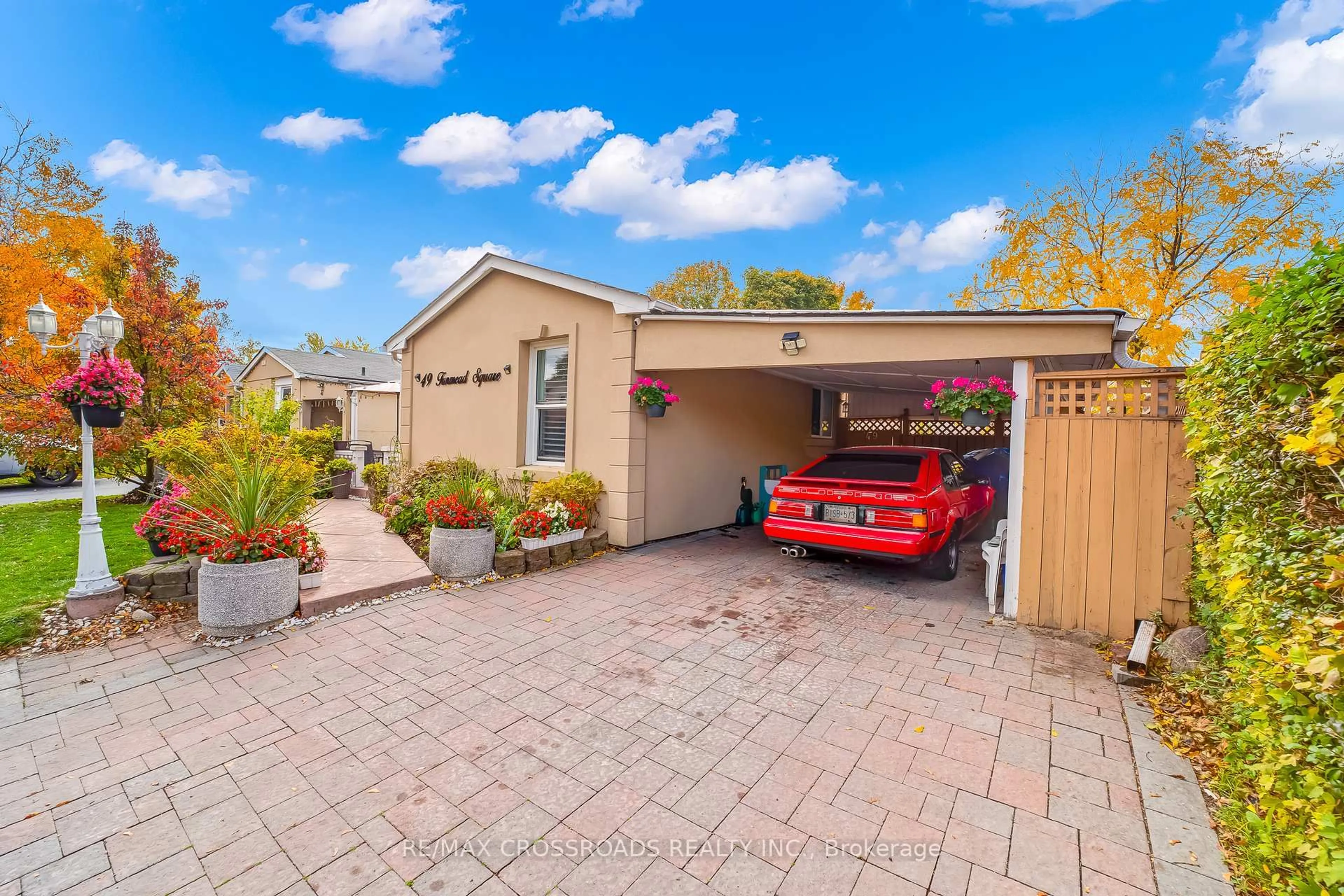Indoor garage for 49 Tunmead Sq, Toronto Ontario M1B 1X1
