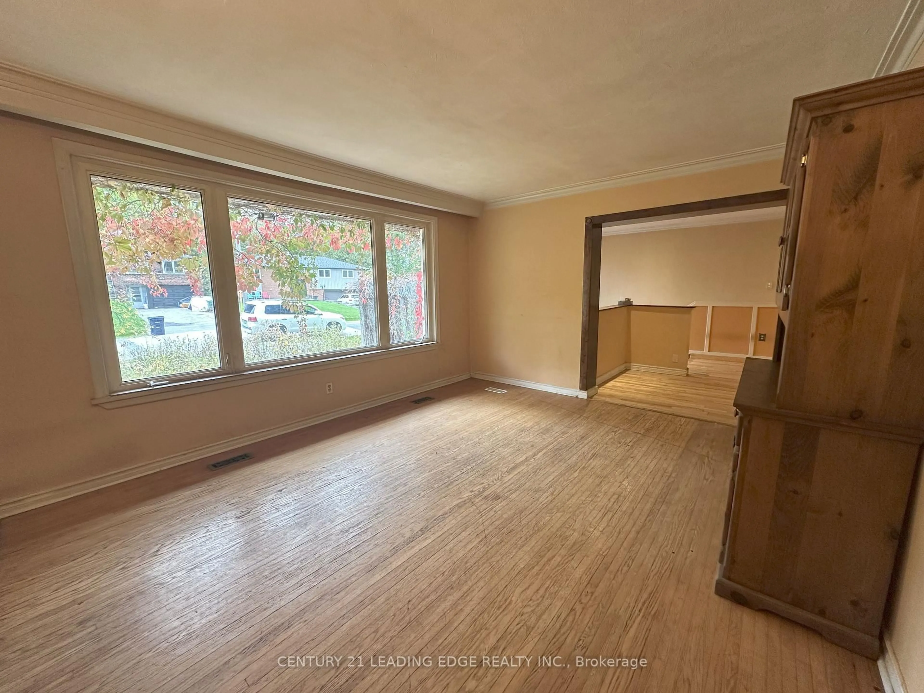 A pic of a room for 339 Jaybell Grove Grve, Toronto Ontario M1C 2X4