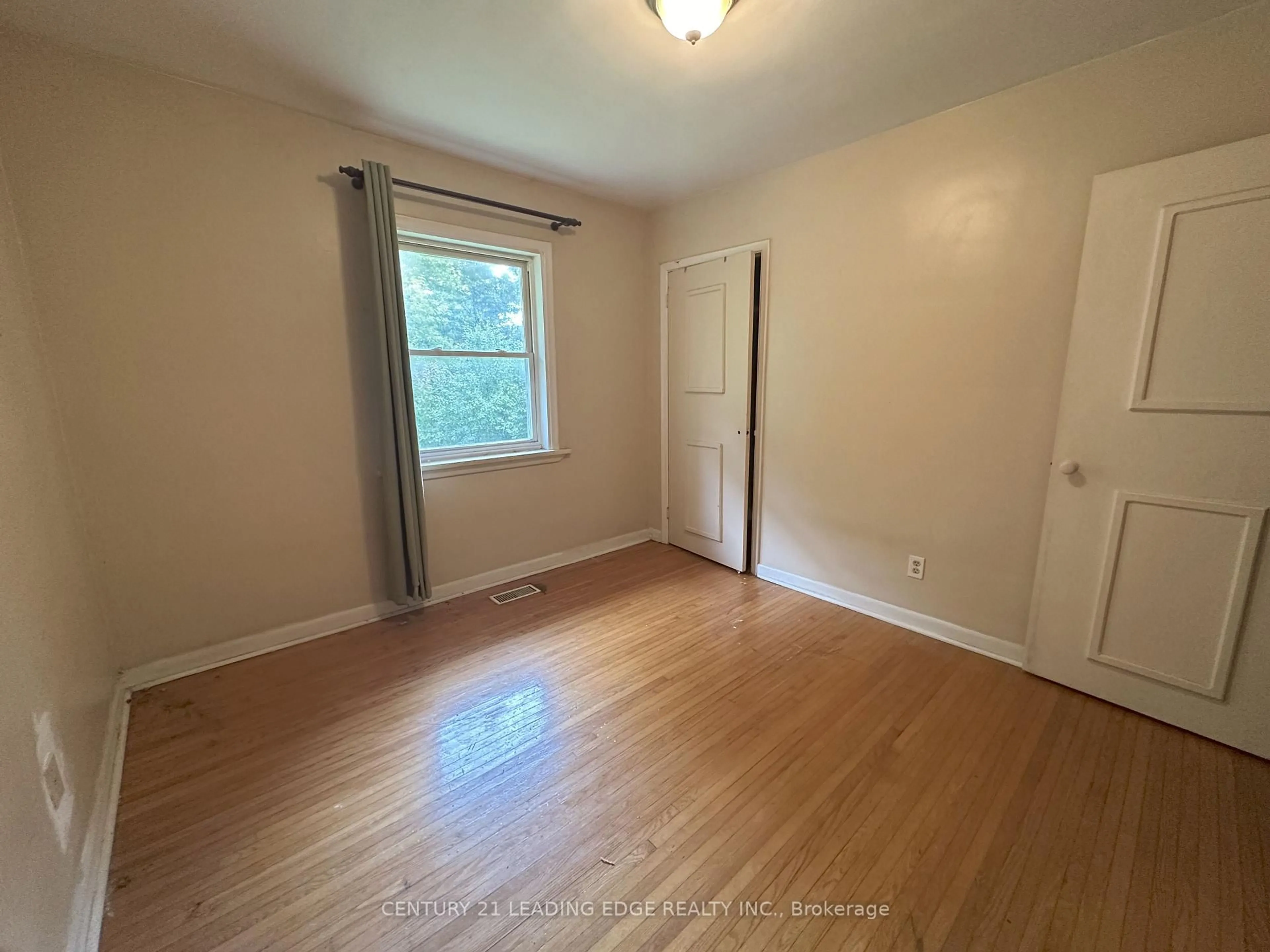 A pic of a room for 339 Jaybell Grove Grve, Toronto Ontario M1C 2X4