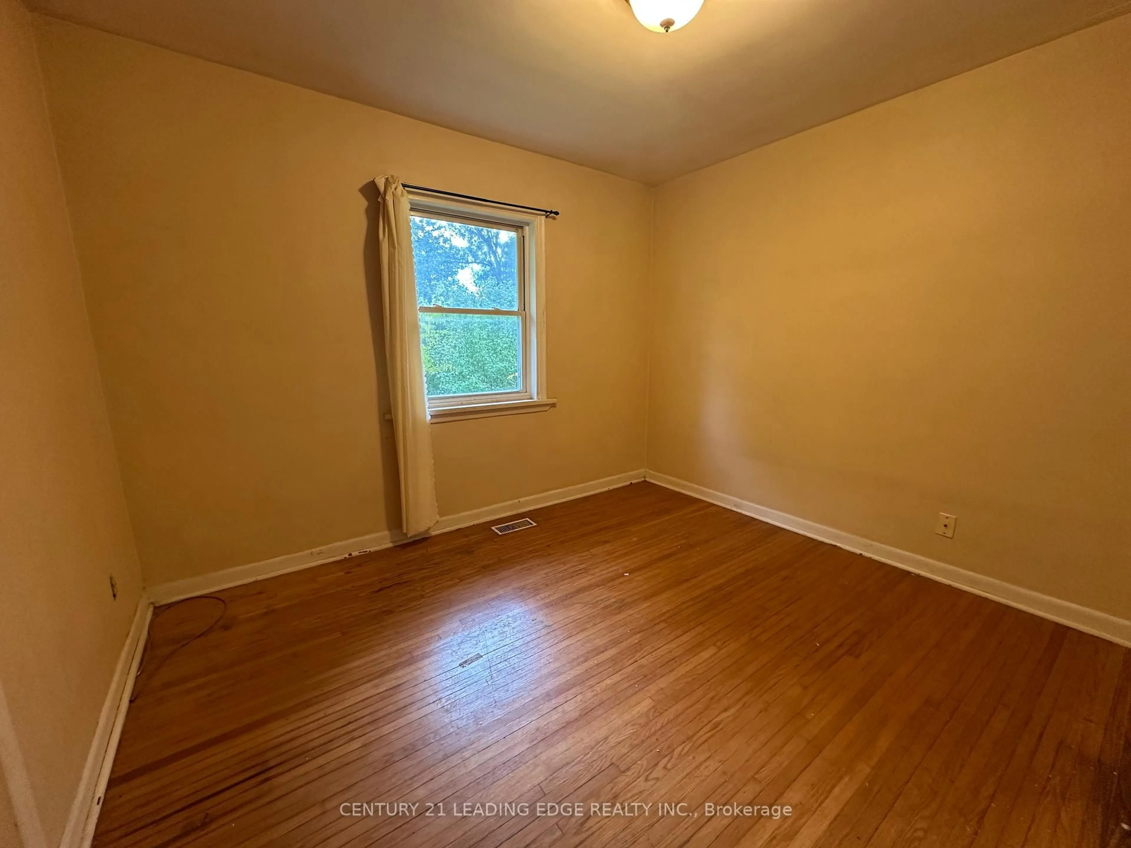 A pic of a room for 339 Jaybell Grove Grve, Toronto Ontario M1C 2X4