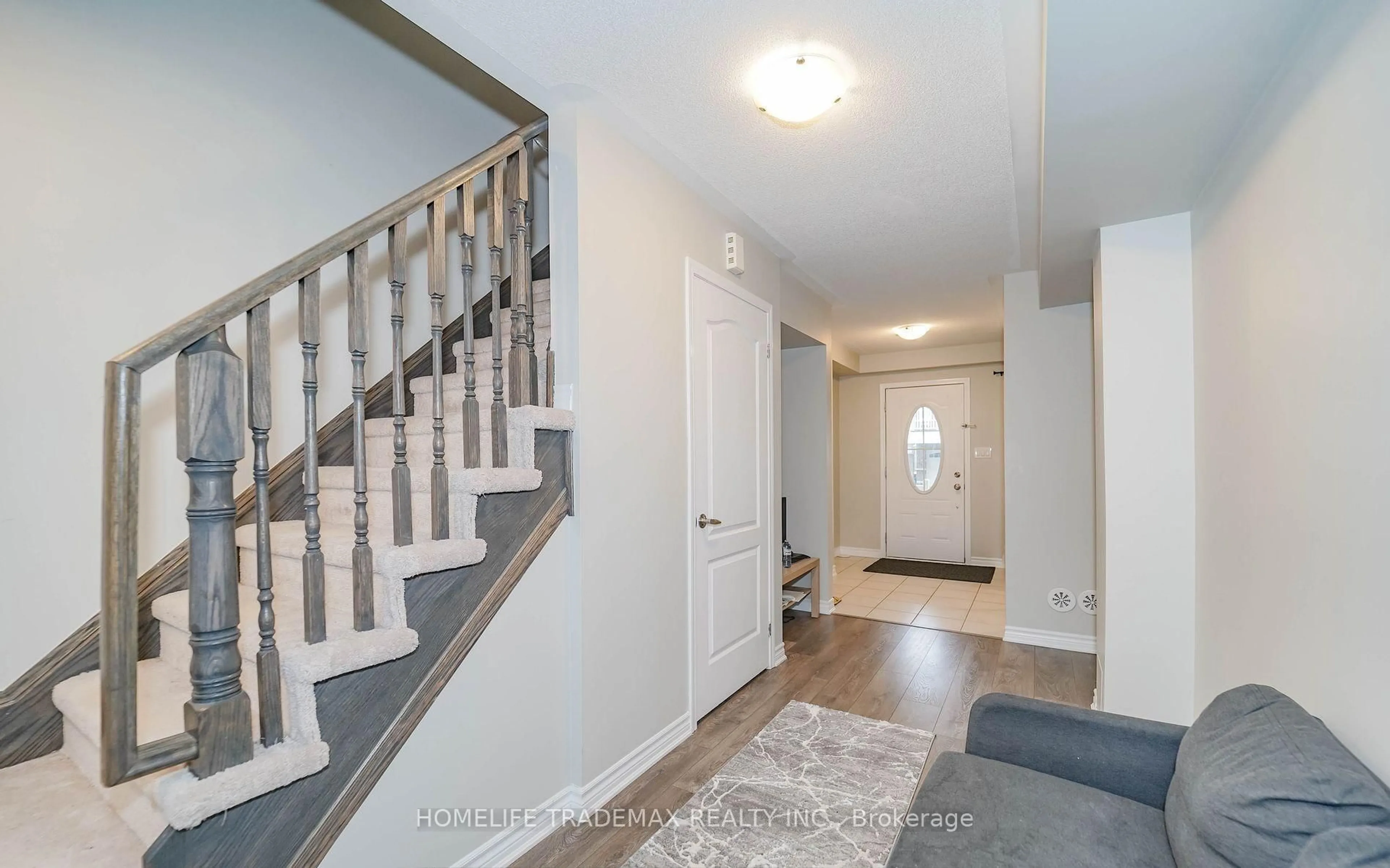Indoor entryway for 1062 Clipper Lane, Pickering Ontario L1X 0E9