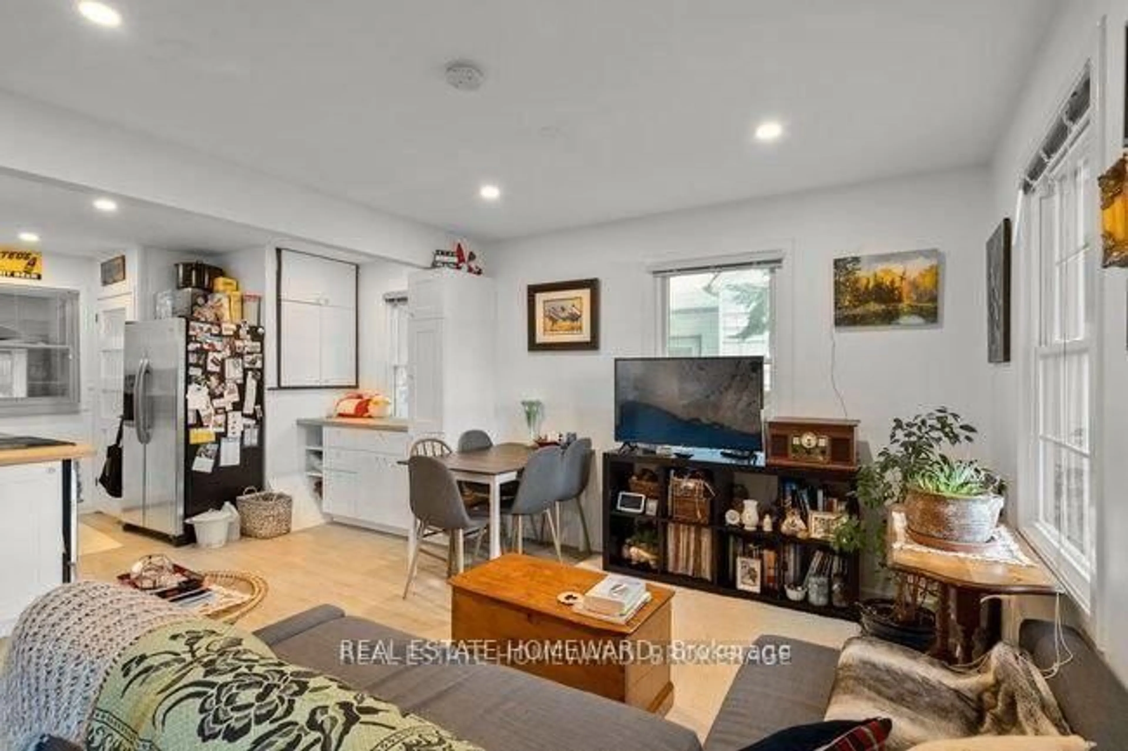 Unknown for 4 Warvet Cres, Toronto Ontario M4B 1P3