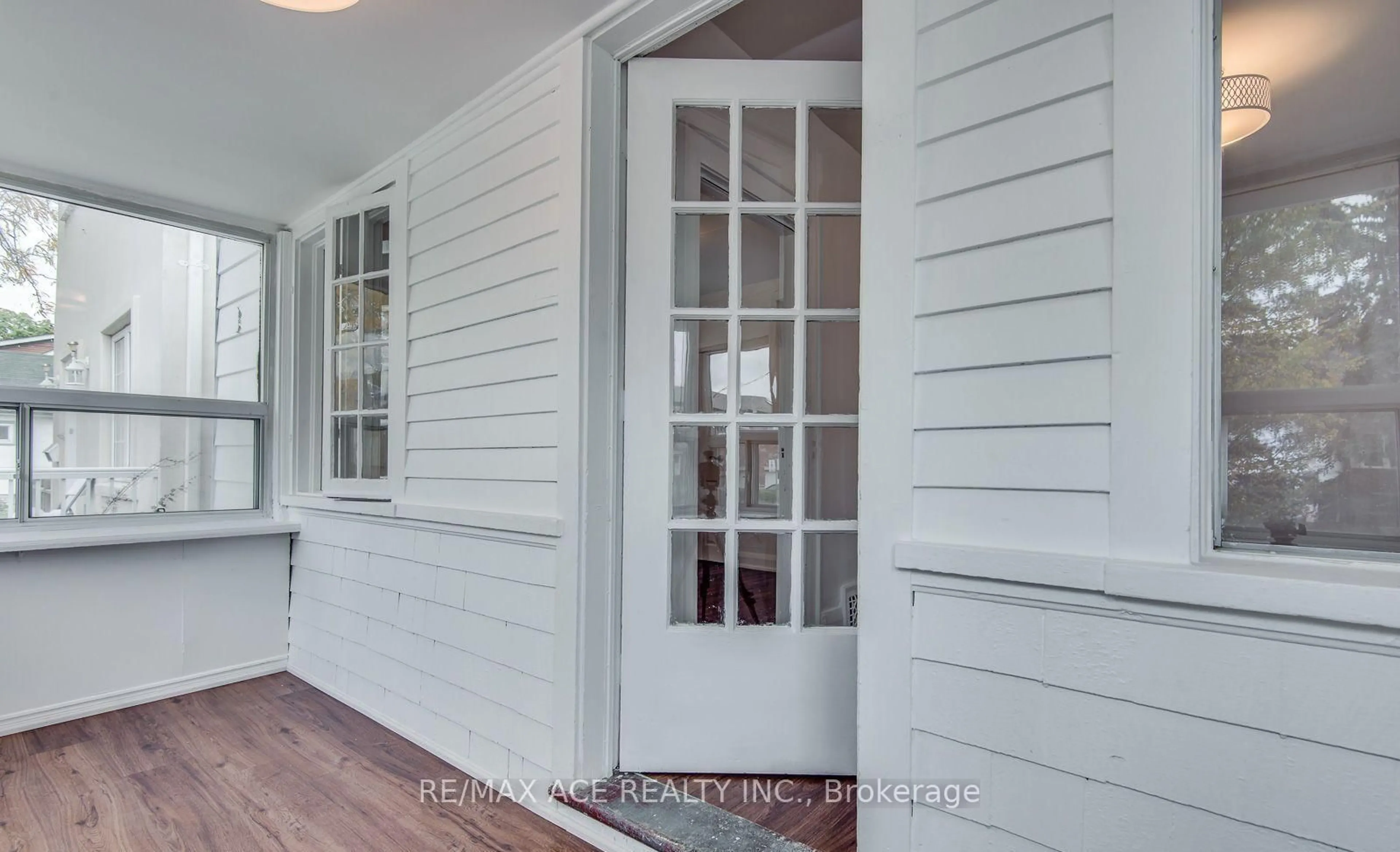 Indoor entryway for 183 Glebemount Ave, Toronto Ontario M4C 3S9