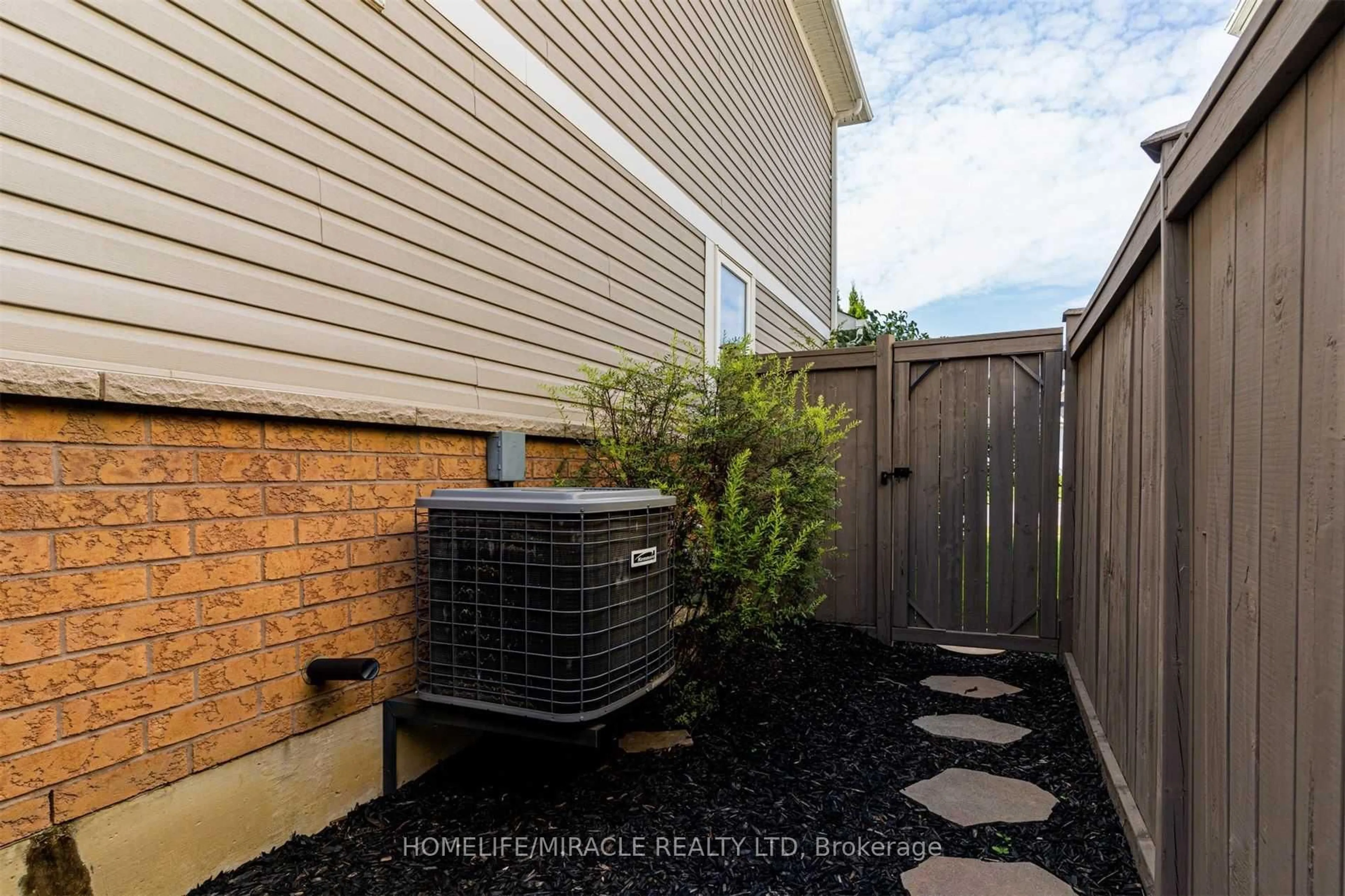 Patio, street for 149 Carnwith Dr, Whitby Ontario L1M 2J5