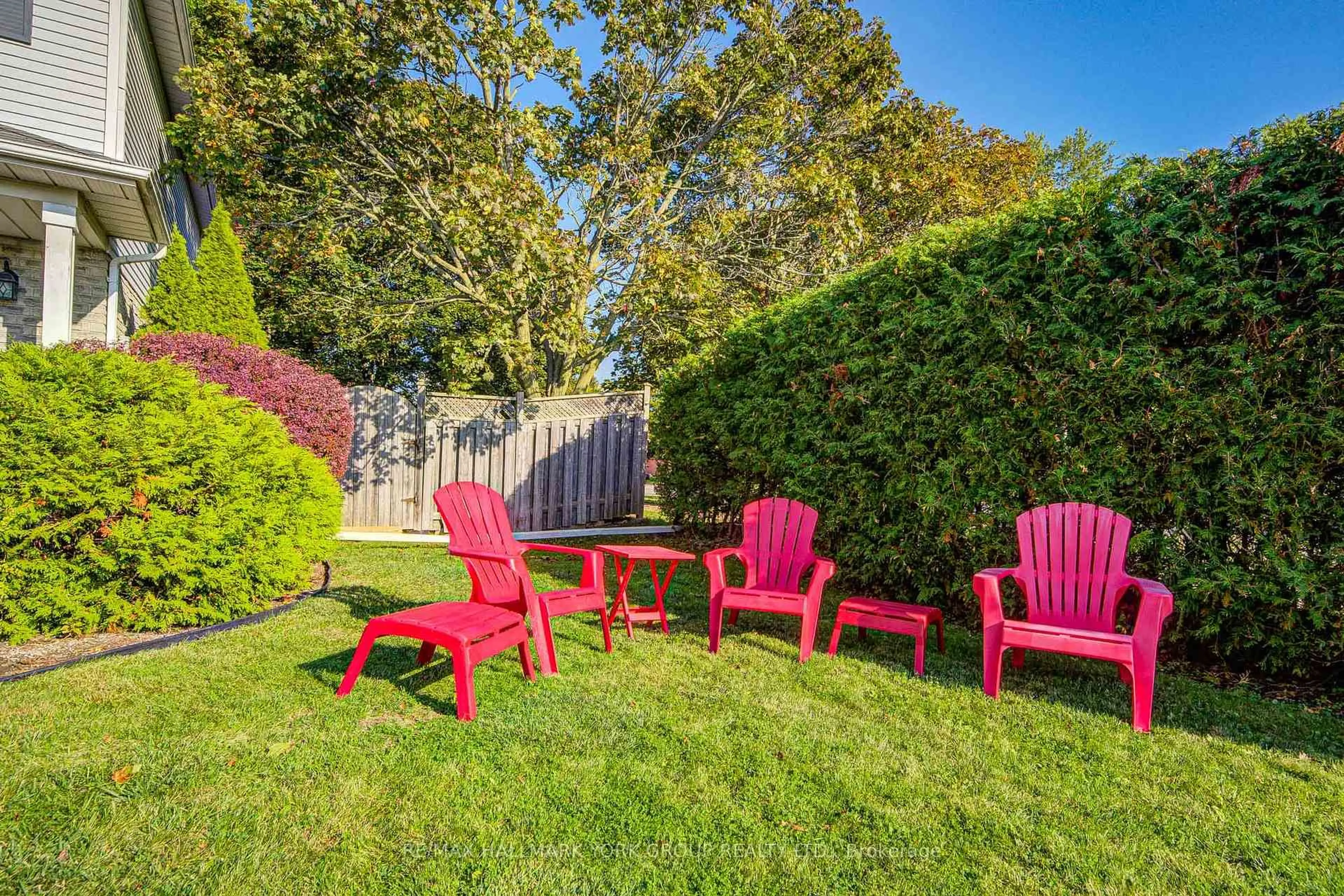 Patio, street for 1 Parklawn Dr, Clarington Ontario L1E 1Y8