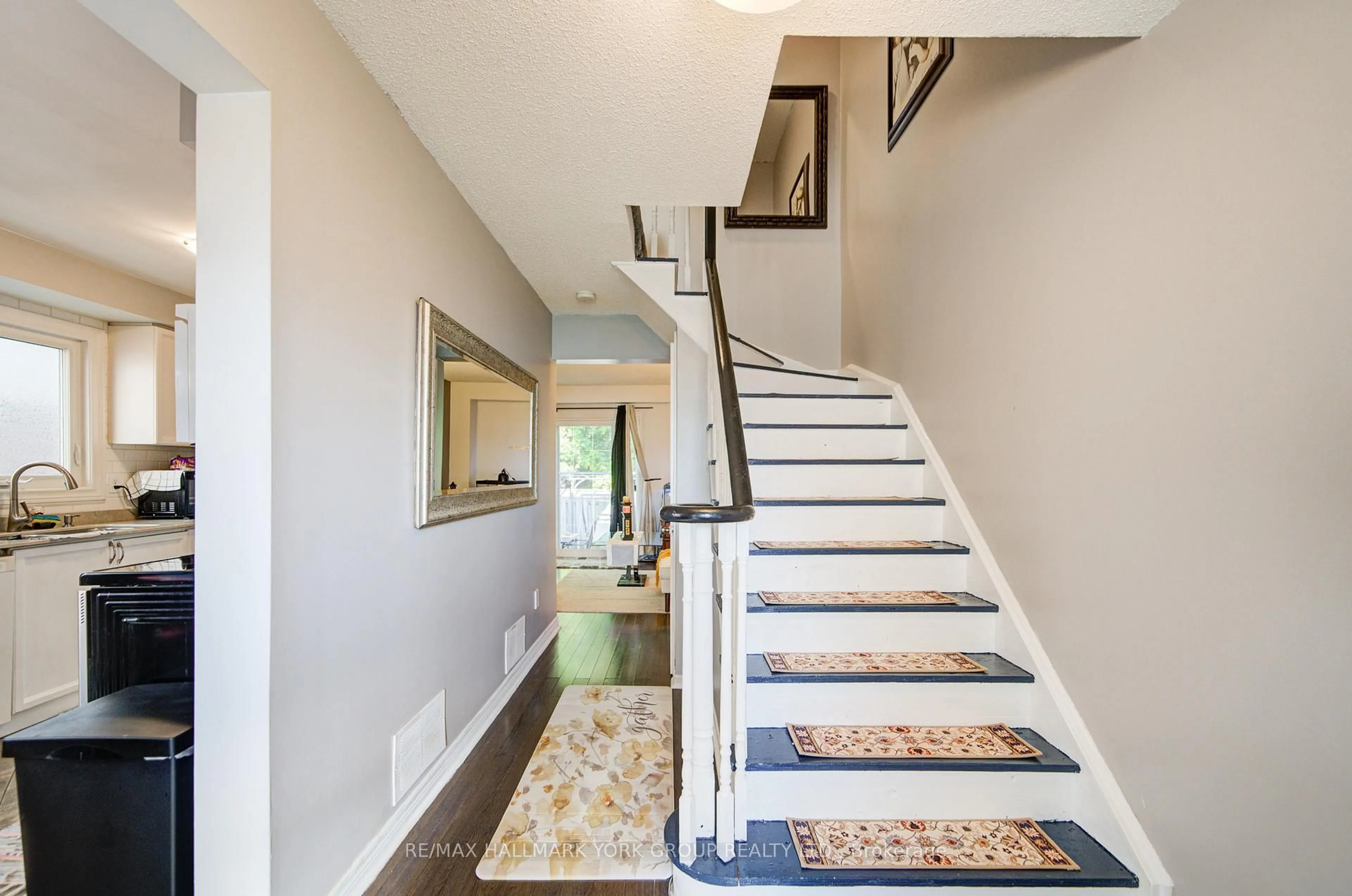 Unknown for 1 Parklawn Dr, Clarington Ontario L1E 1Y8