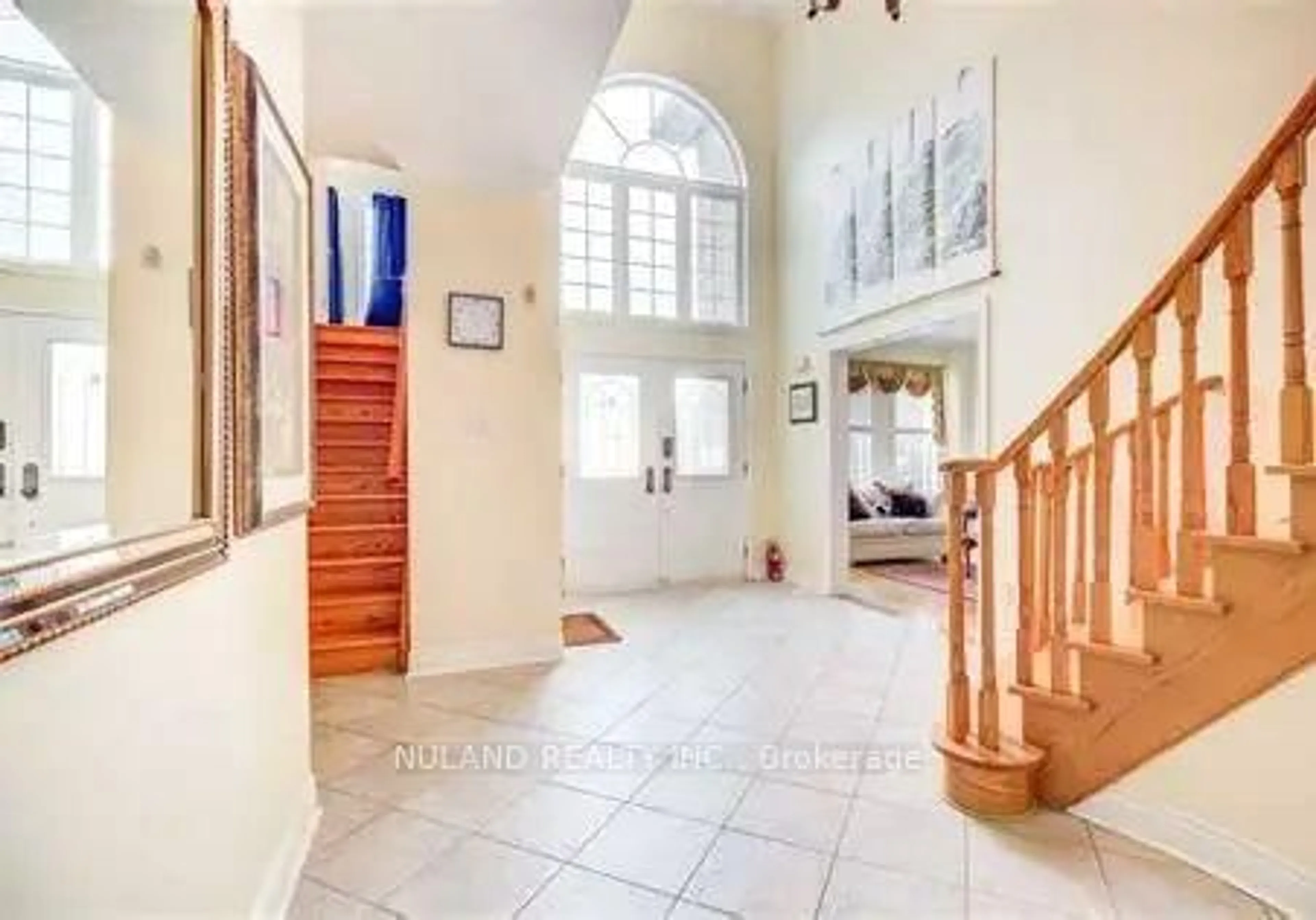 Indoor foyer for 1438 Rosebank Rd, Pickering Ontario L1V 1P4