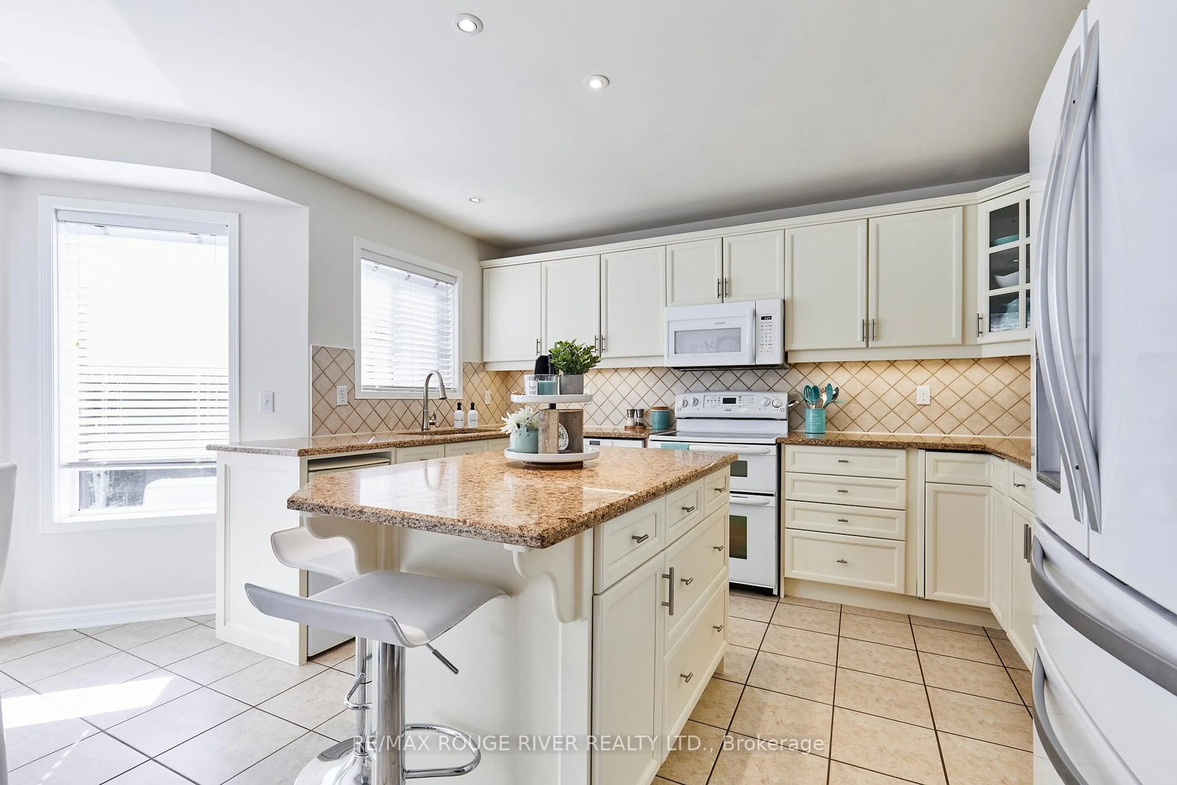 Open concept kitchen, ceramic/tile floor for 25 Constance Dr, Whitby Ontario L1P 1M9