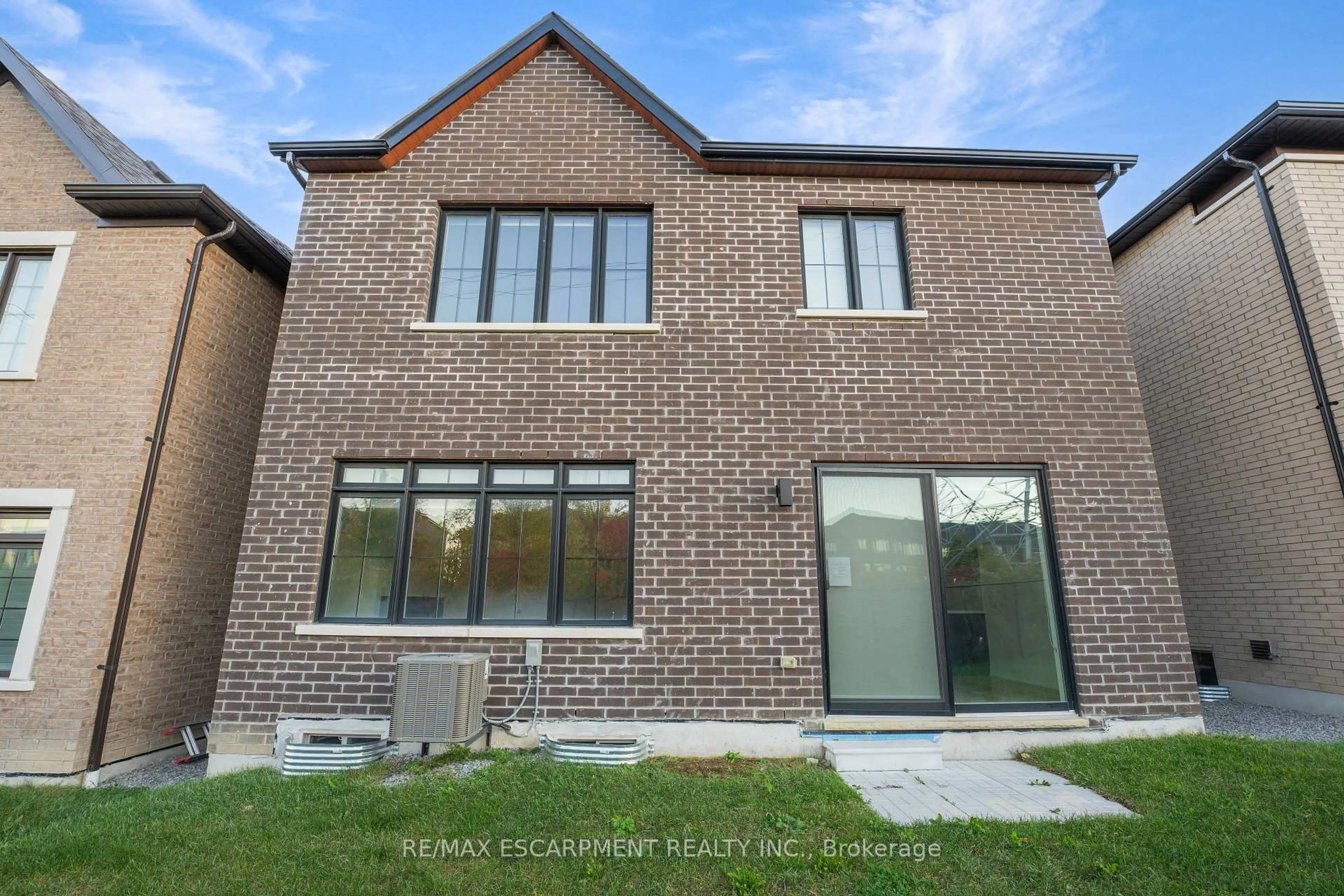 Home with brick exterior material, unknown for 1156 Skyridge Blvd, Pickering Ontario L1X 0M4