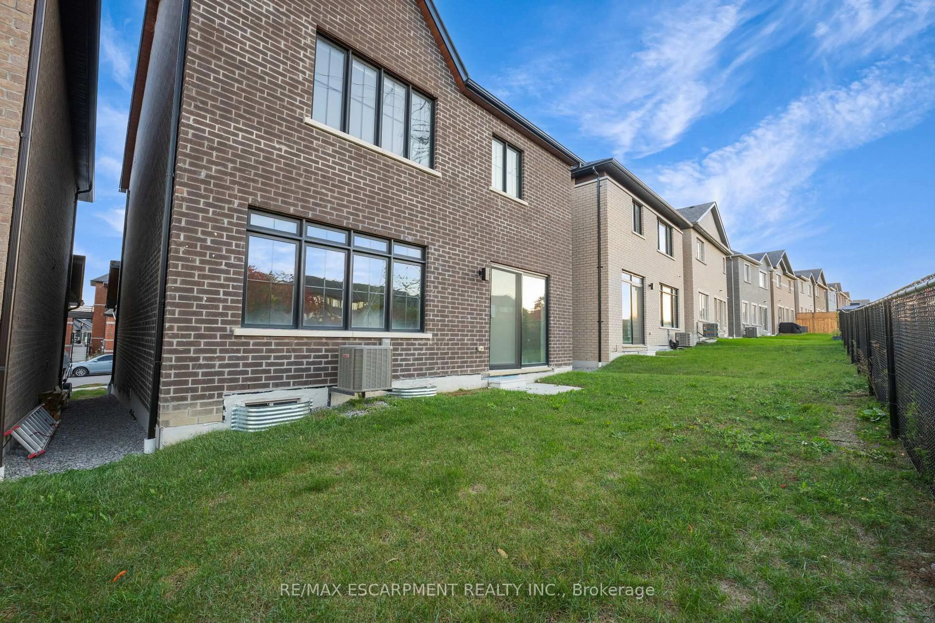 Home with brick exterior material, unknown for 1156 Skyridge Blvd, Pickering Ontario L1X 0M4