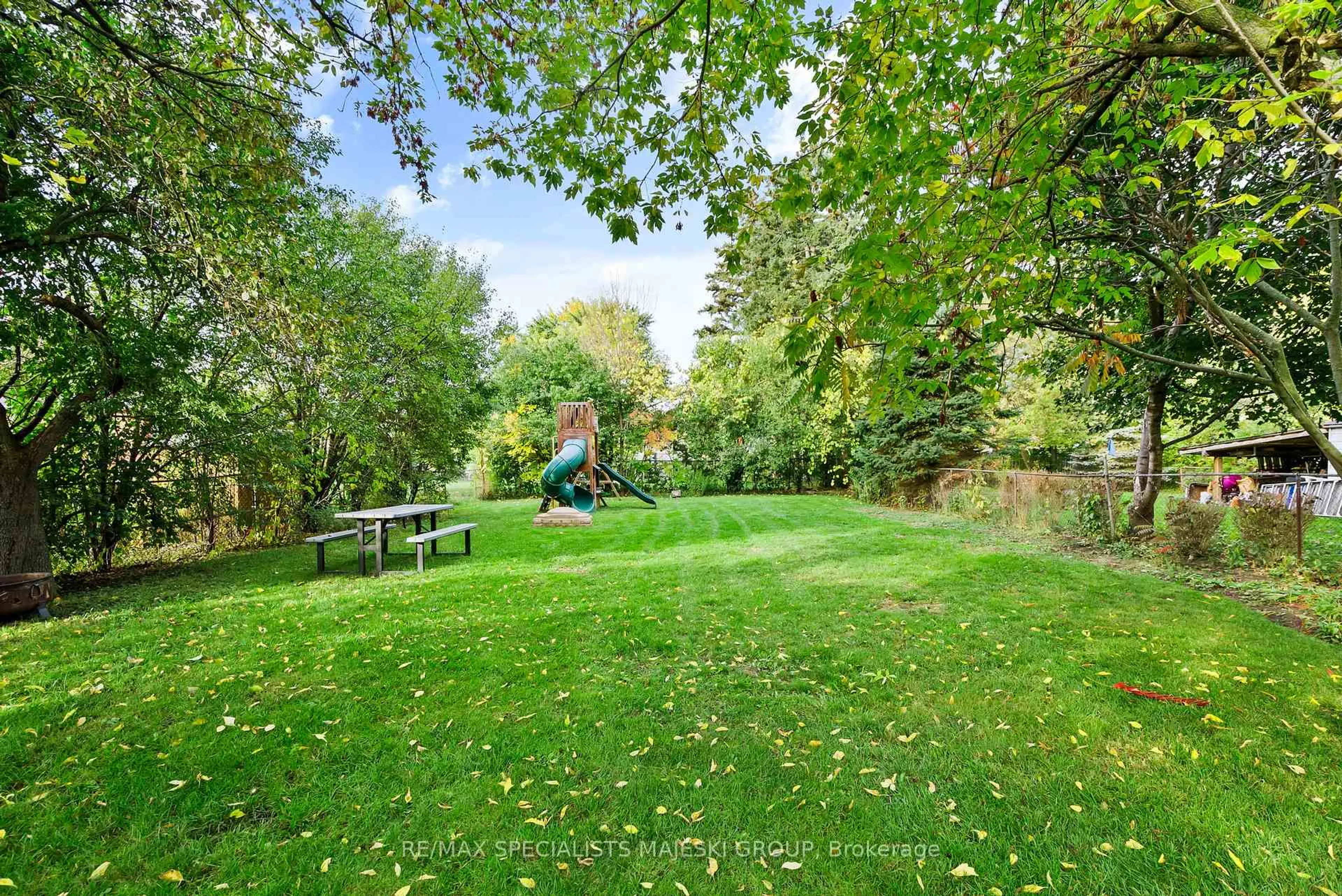 Patio, forest/trees view for 8 Brumwell St, Toronto Ontario M1C 2K8
