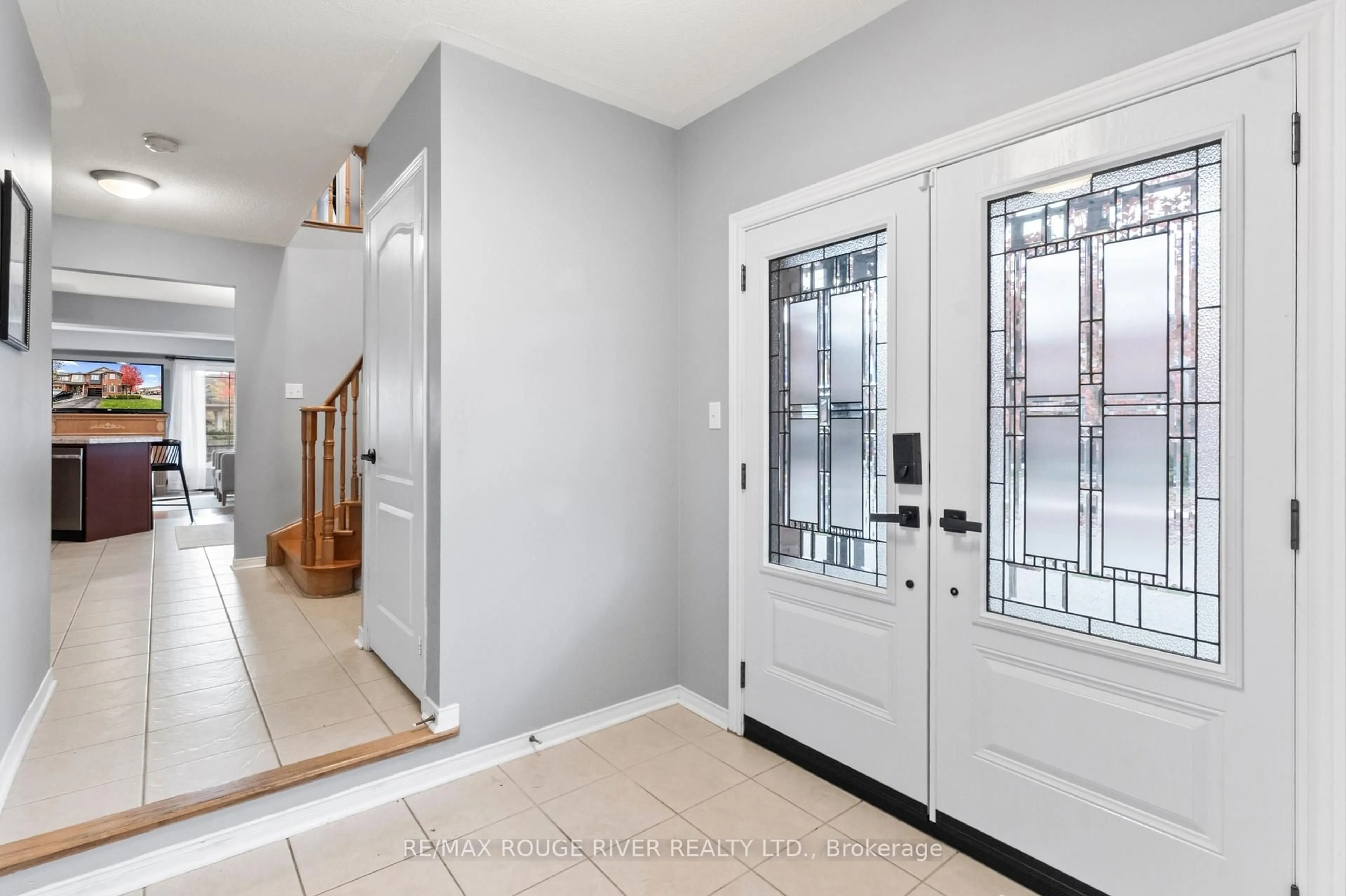 Indoor entryway for 32 Beer Cres, Ajax Ontario L1S 0A4