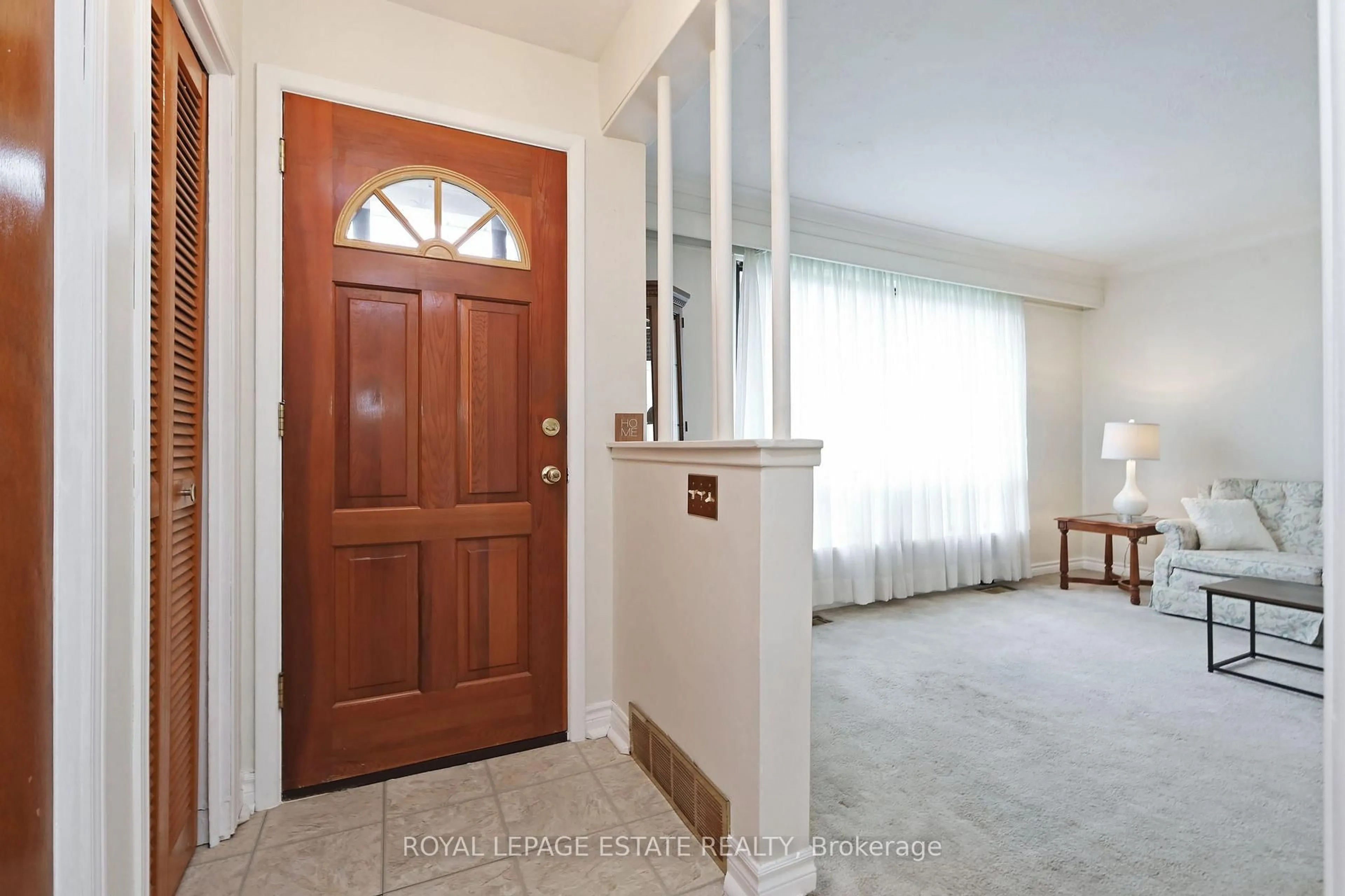 Indoor entryway for 9 Peking Rd, Toronto Ontario M1J 2X2