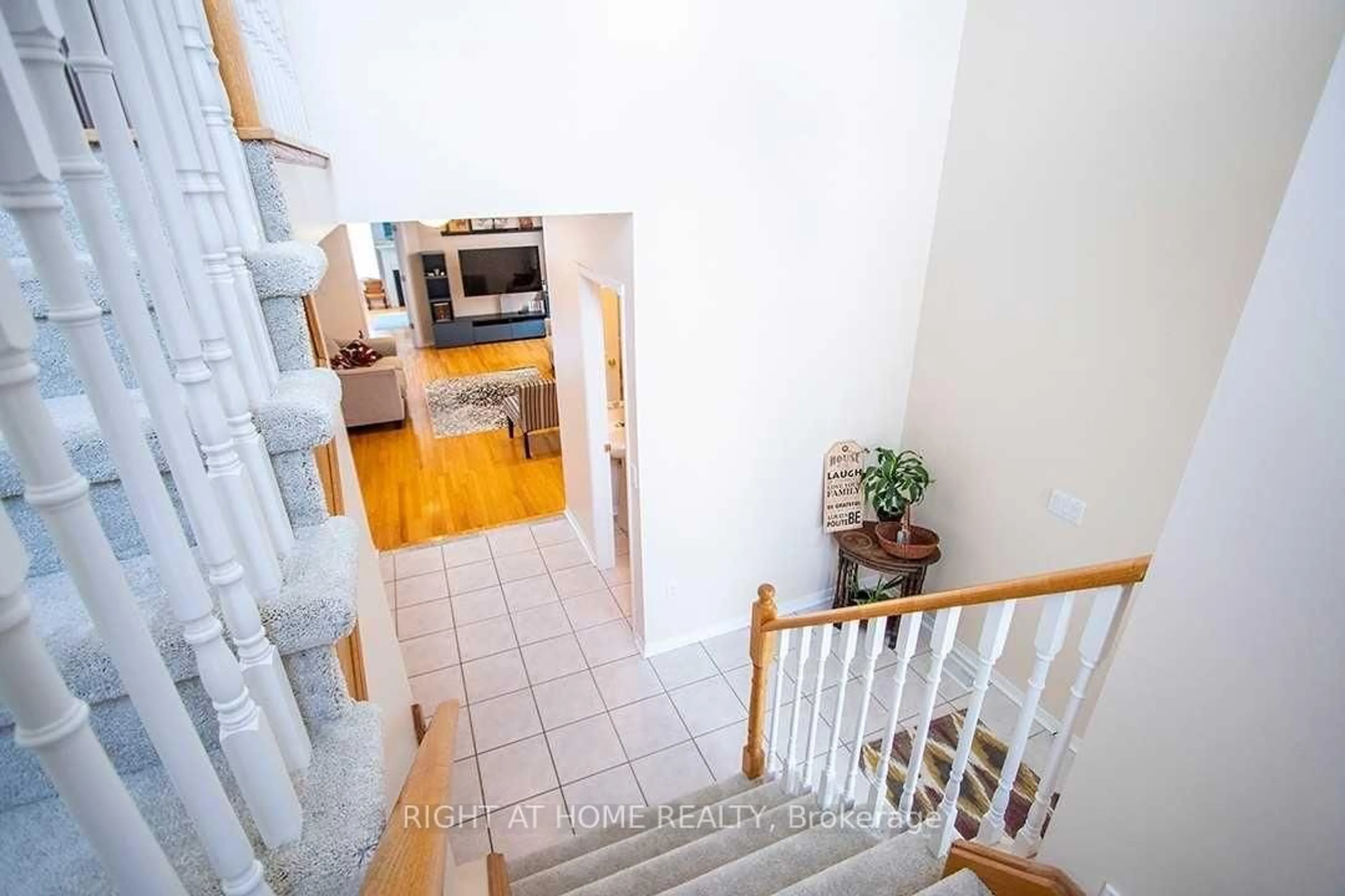 Indoor entryway for 15 Bexley Cres, Whitby Ontario L1M 2C7