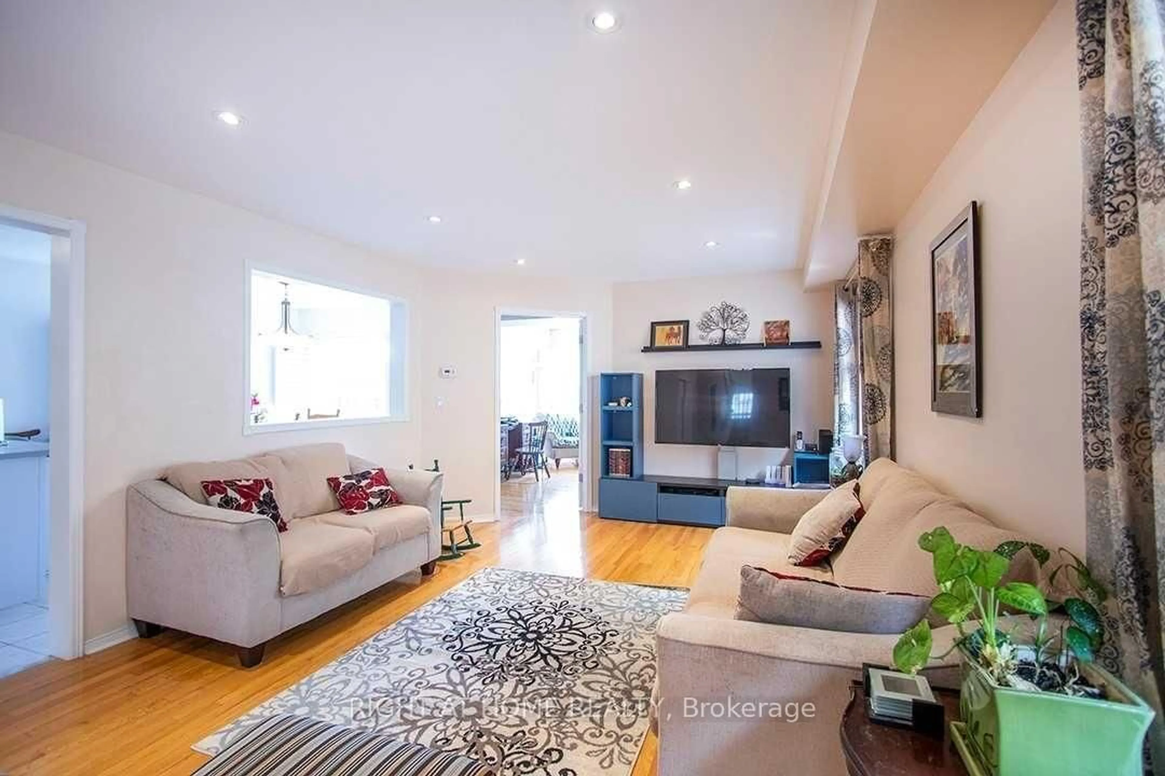 Living room with furniture, wood/laminate floor for 15 Bexley Cres, Whitby Ontario L1M 2C7
