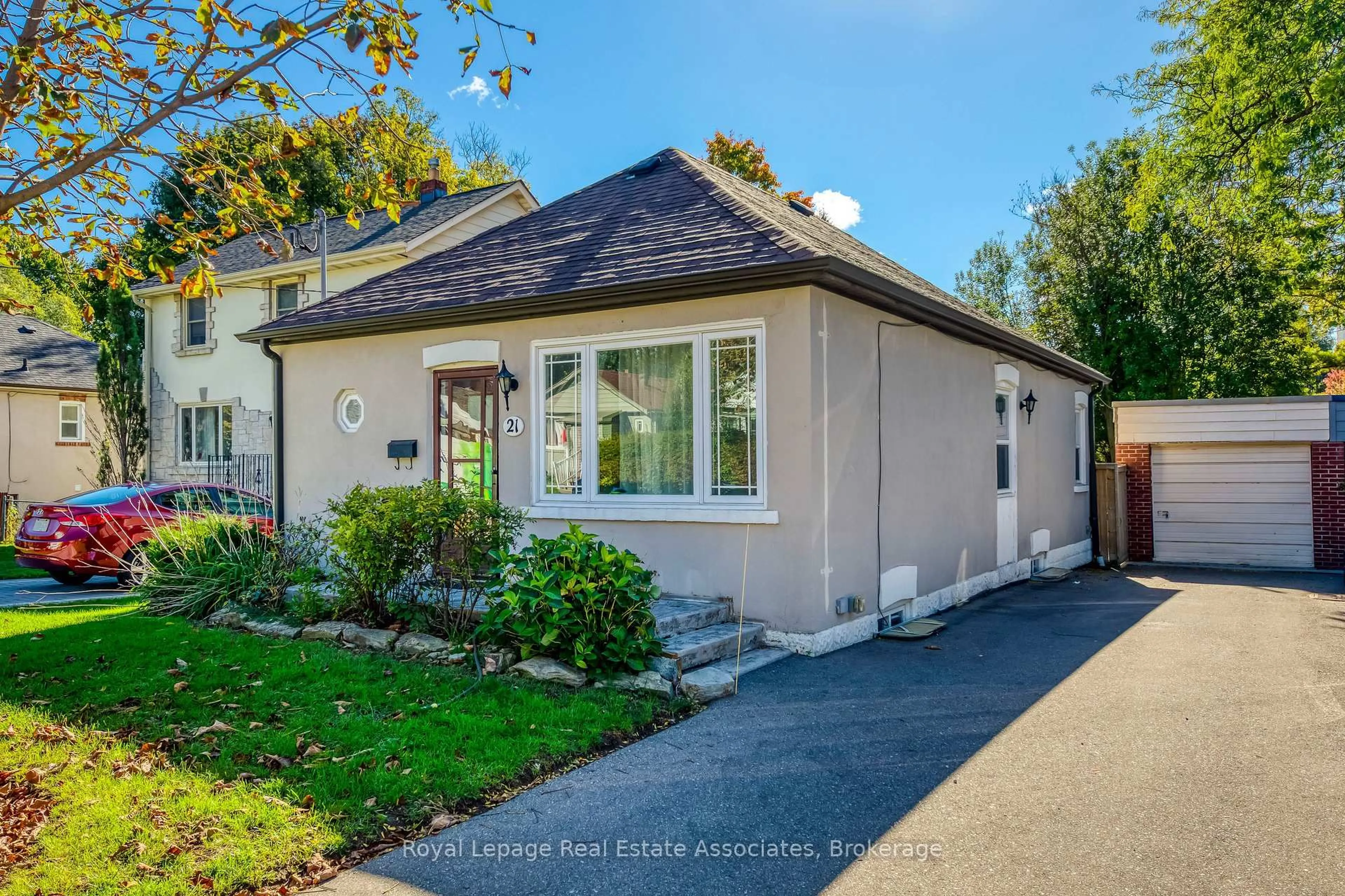 Unknown for 21 Brenton St, Toronto Ontario M4B 1E1