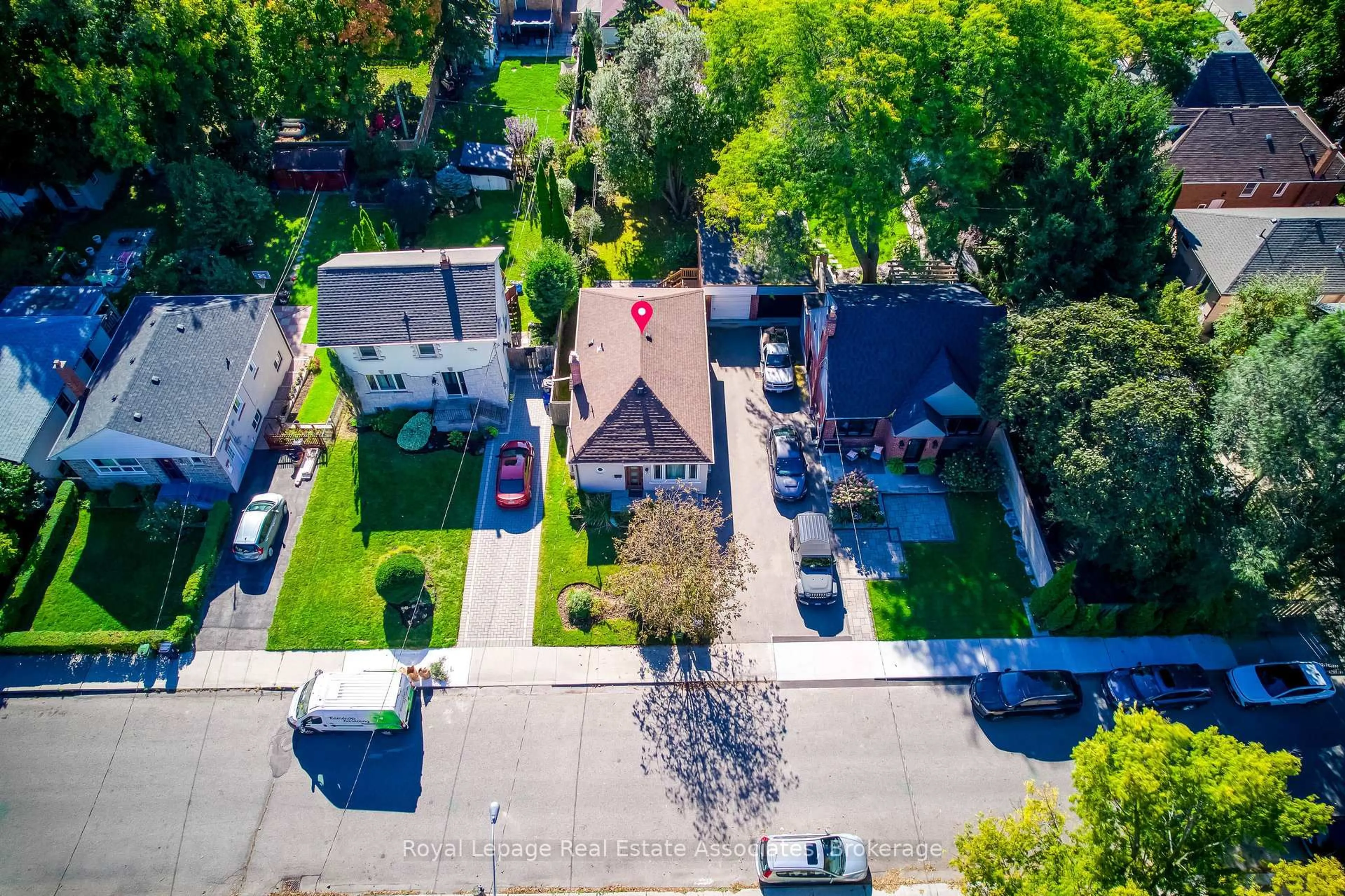 A pic from outside/outdoor area/front of a property/back of a property/a pic from drone, street for 21 Brenton St, Toronto Ontario M4B 1E1