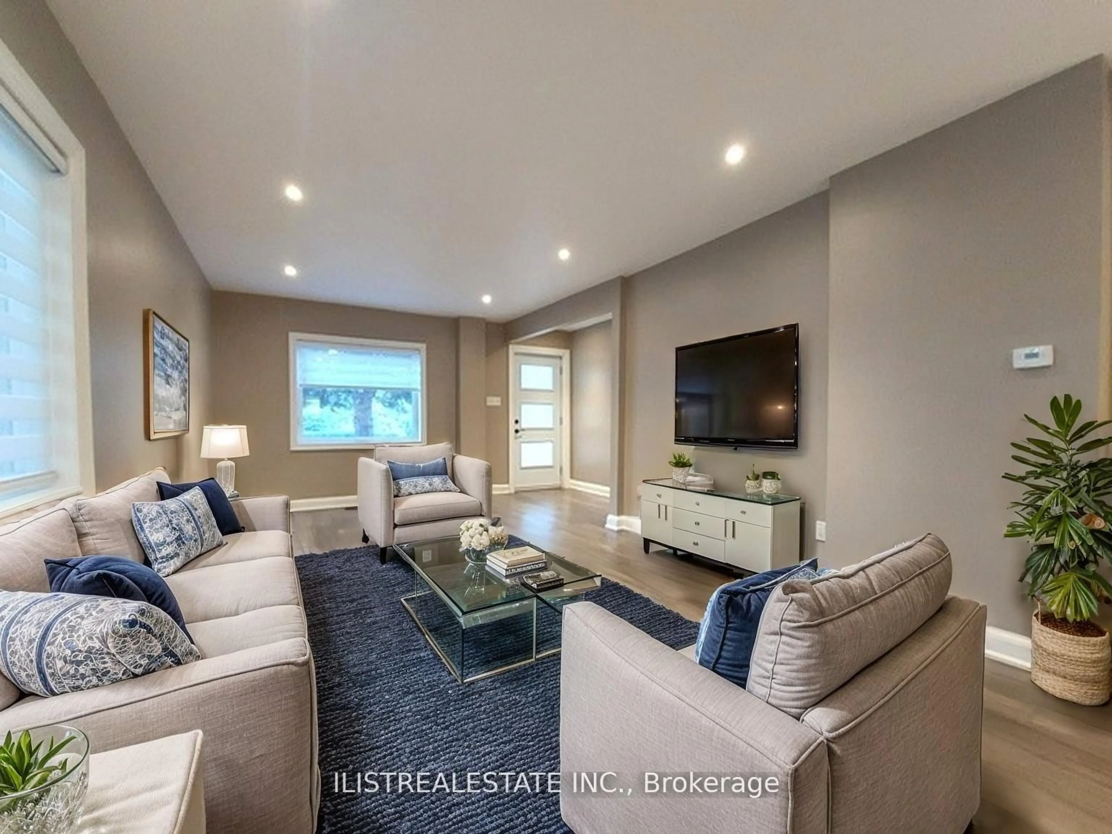 Living room with furniture, unknown for 43 Anaconda Ave, Toronto Ontario M1L 4M1