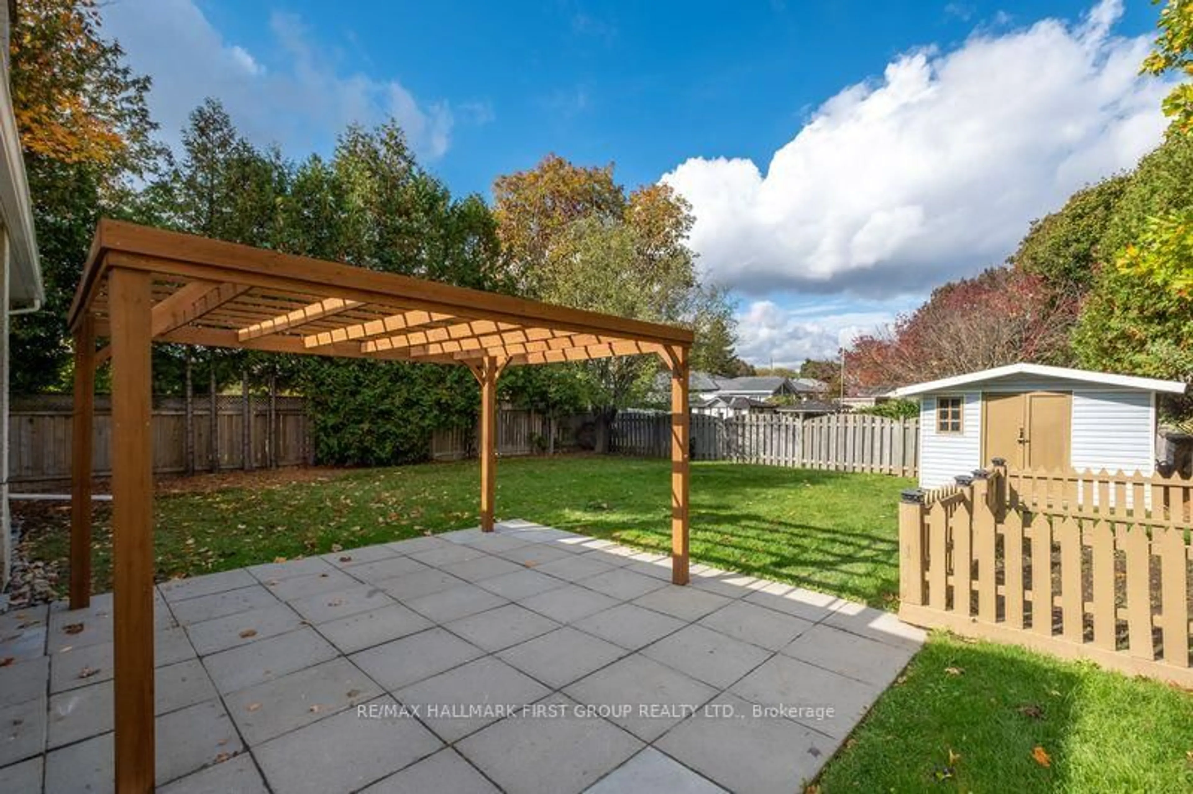 Patio, street for 1000 Wardman Cres, Whitby Ontario L1N 3G9