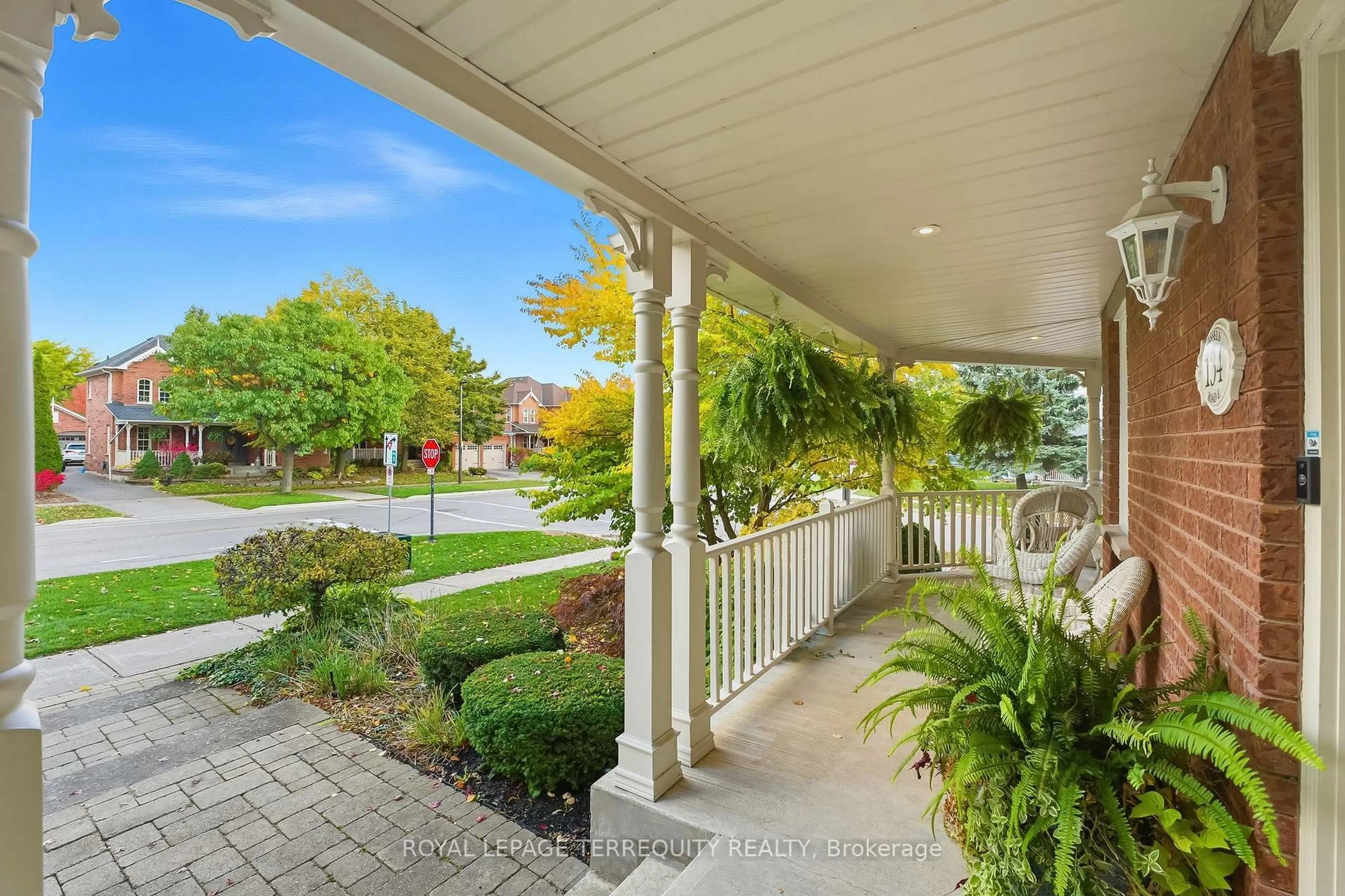 Patio, street for 134 Cassels Rd, Whitby Ontario L1M 1E5