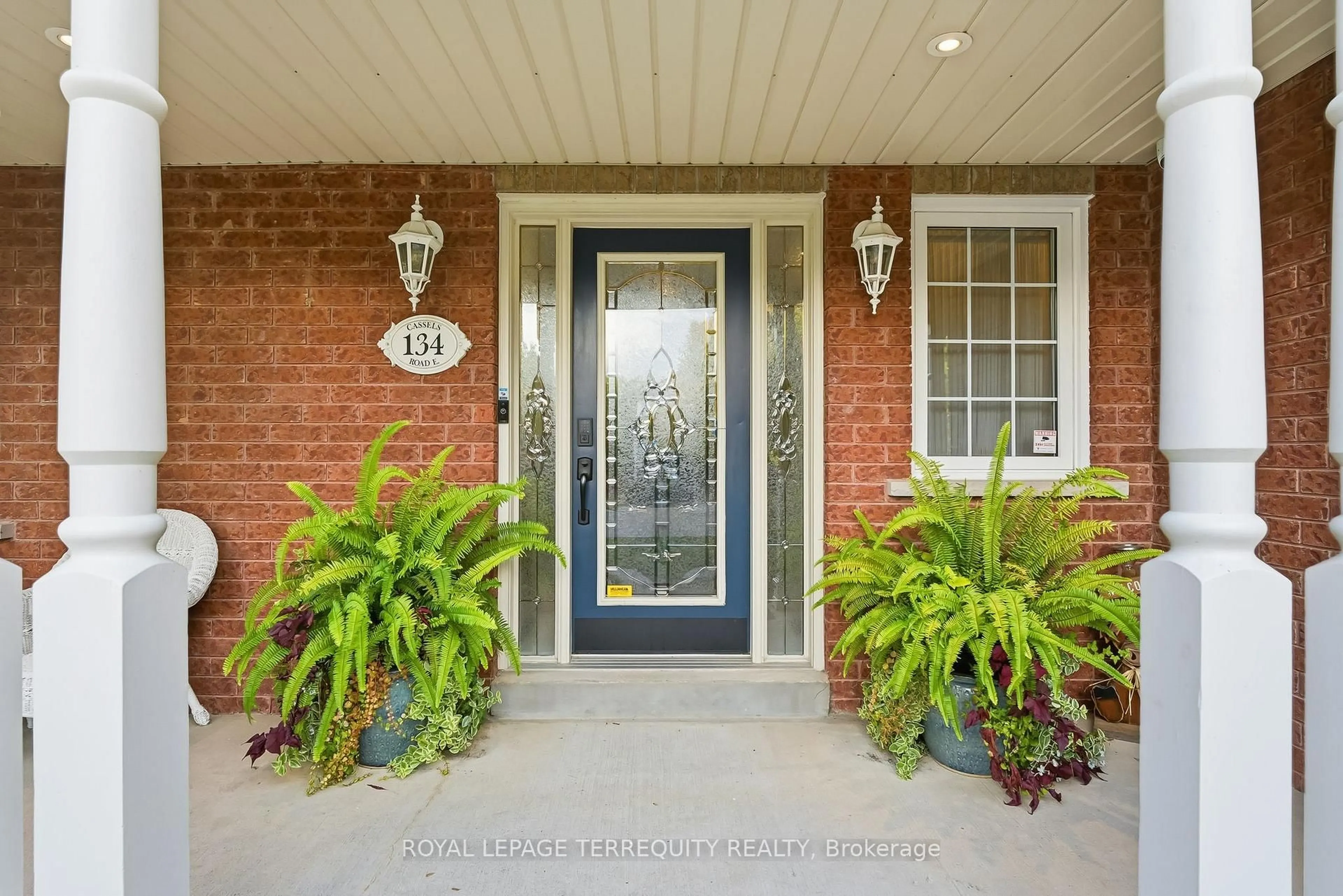 Indoor entryway for 134 Cassels Rd, Whitby Ontario L1M 1E5