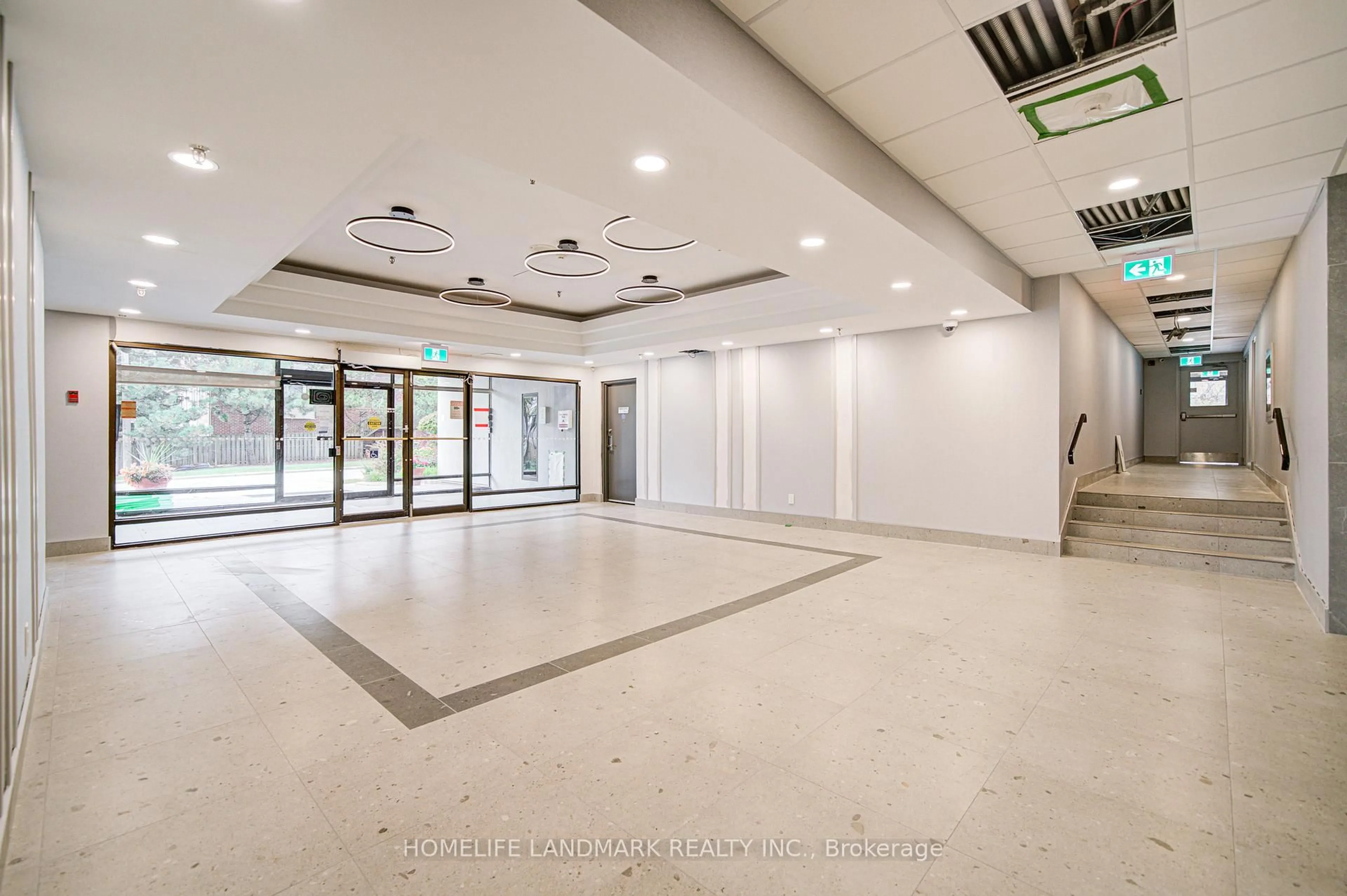 Indoor foyer for 1 Reidmount Ave #303, Toronto Ontario M1S 4V3