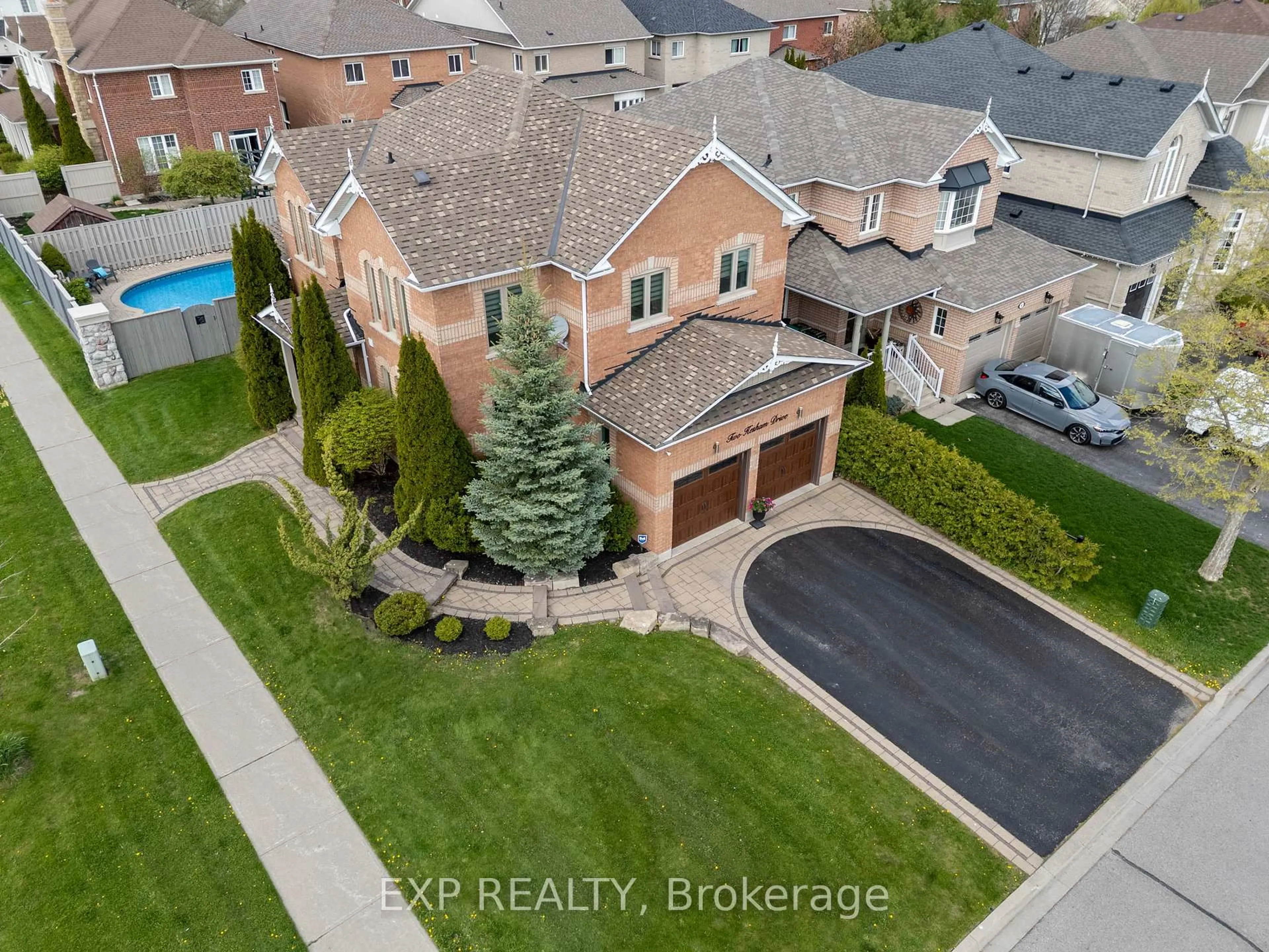 A pic from outside/outdoor area/front of a property/back of a property/a pic from drone, street for 2 Hesham Dr, Whitby Ontario L1M 2J9