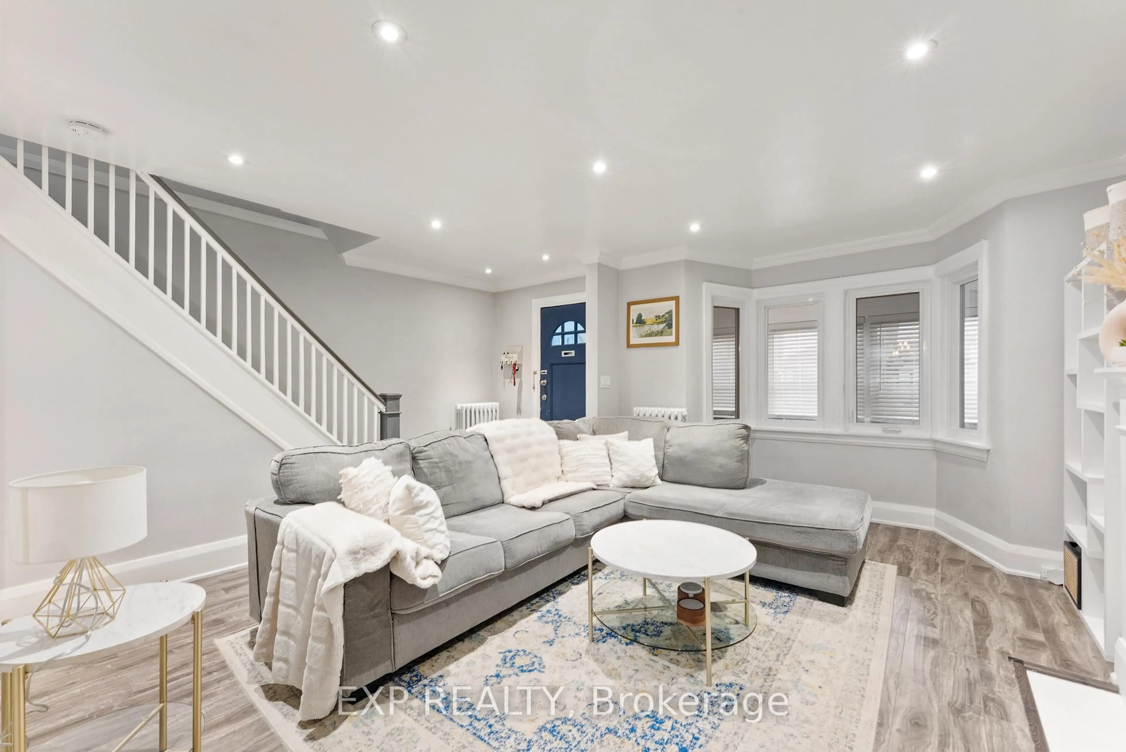 Living room with furniture, unknown for 1702 Dundas St, Toronto Ontario M4L 1L6