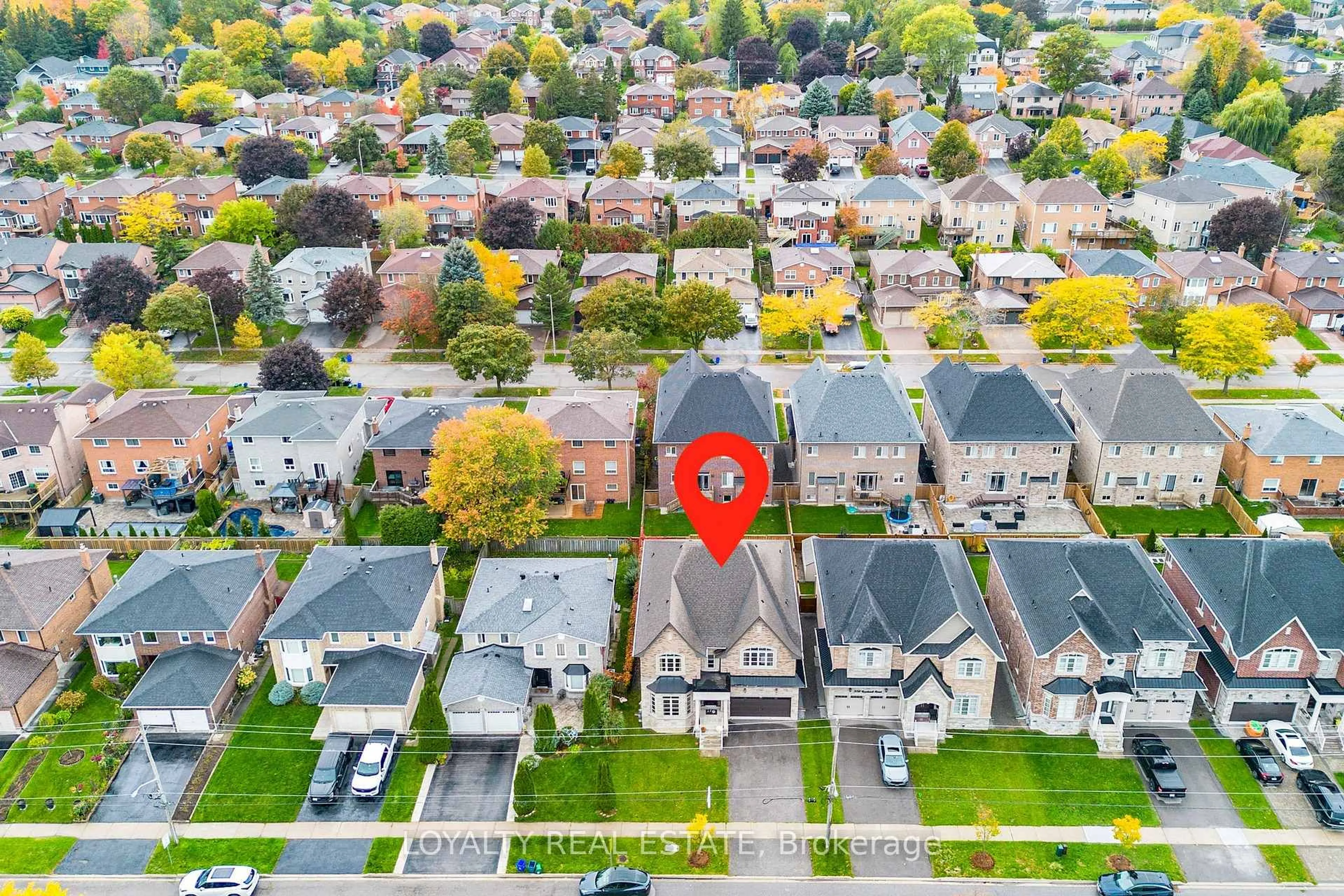 A pic from outside/outdoor area/front of a property/back of a property/a pic from drone, street for 556 Rosebank Rd, Pickering Ontario L1W 2N5