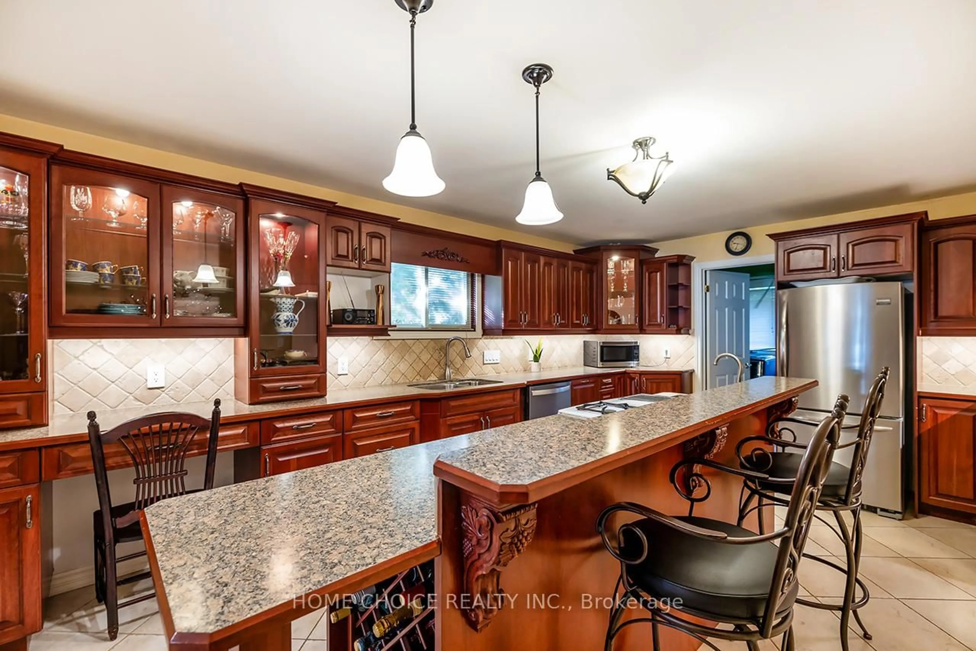 Open concept kitchen, ceramic/tile floor for 275 Aldred Dr, Scugog Ontario L9L 1B6