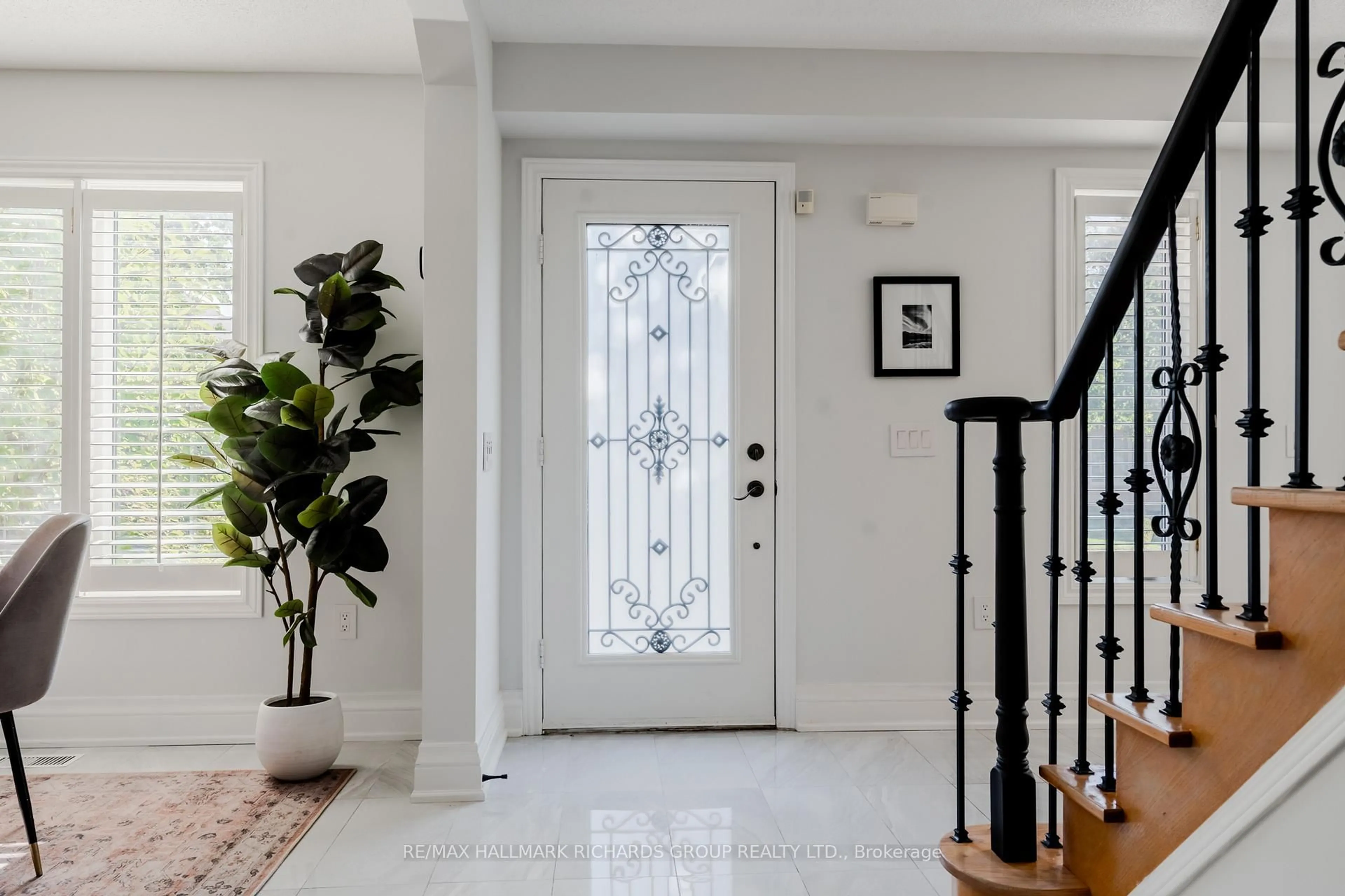 Indoor entryway for 1531 Arcadia Sq, Pickering Ontario L1V 6W3