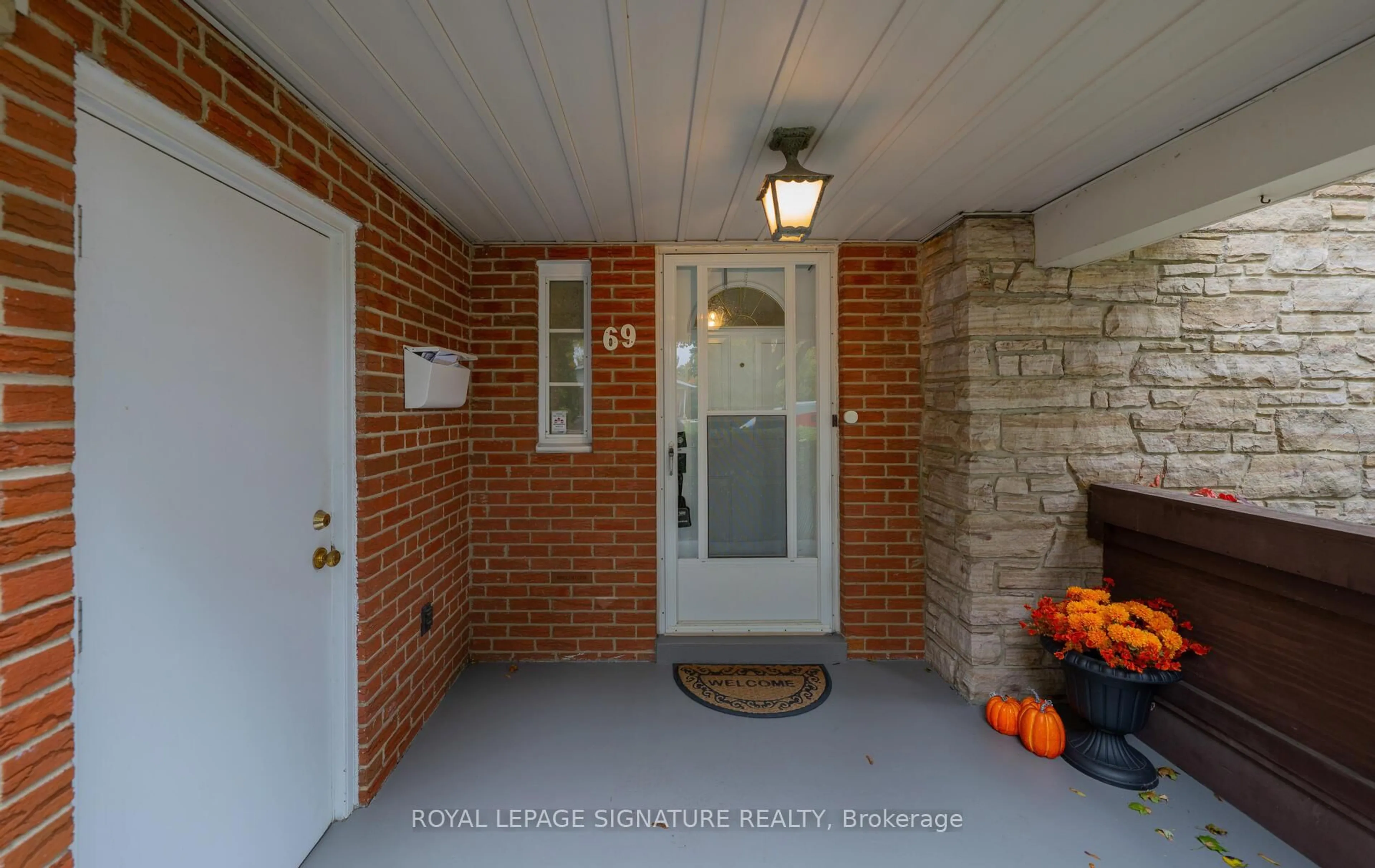 Indoor entryway for 69 Kilkenny Dr, Toronto Ontario M1W 1J9