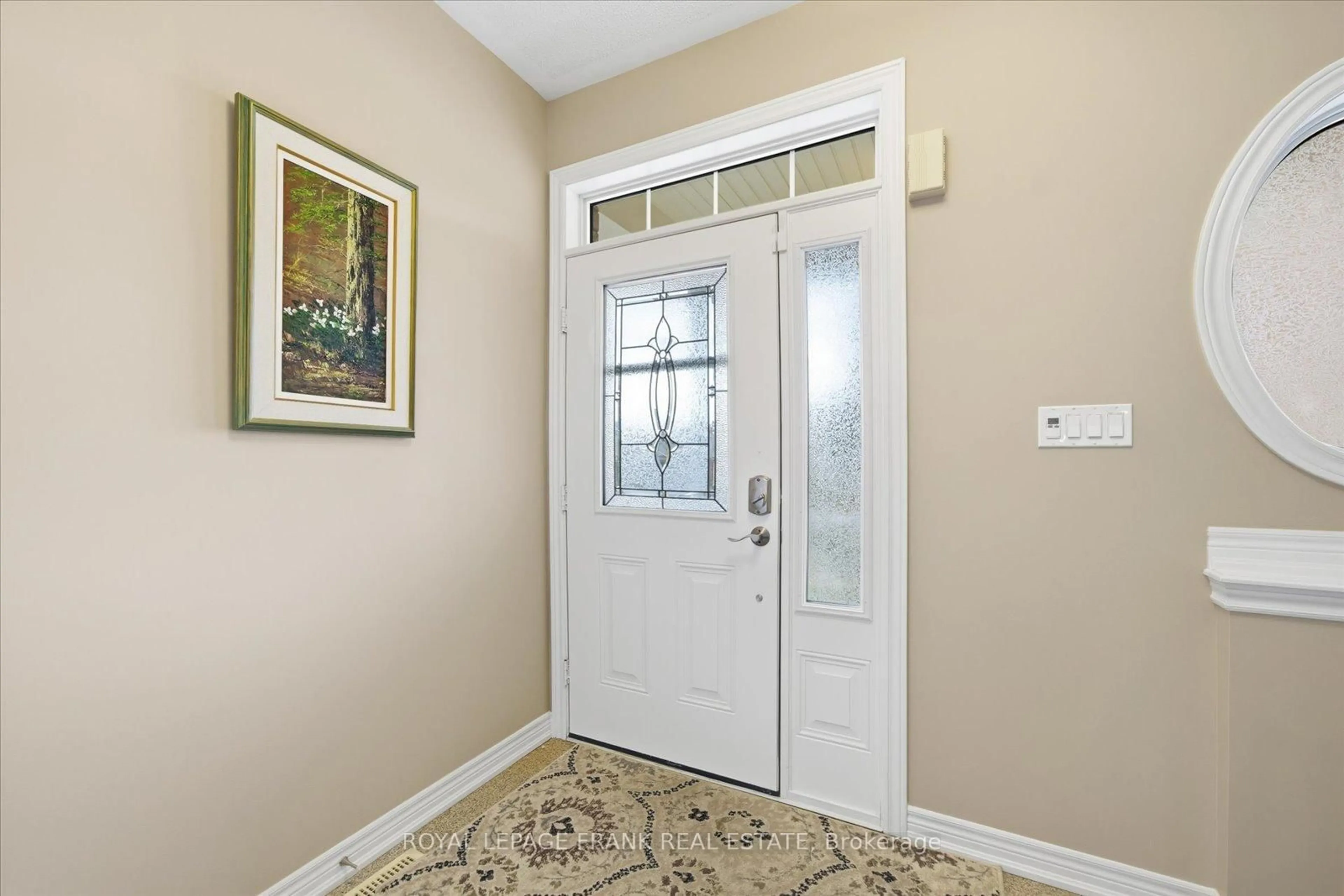 Indoor entryway for 10 Bingham Gate, Clarington Ontario L1E 3K3