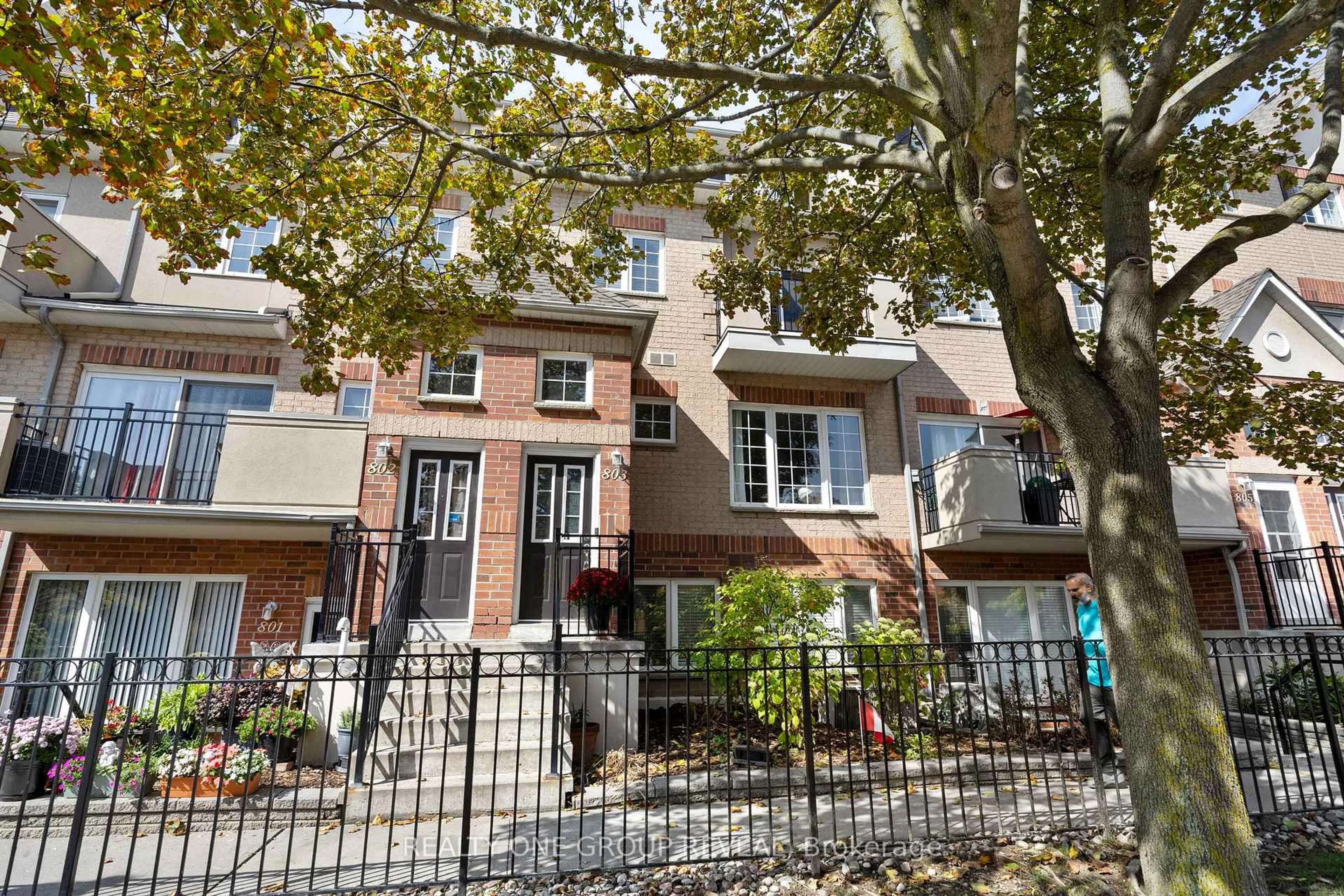 Home with brick exterior material, street for 1400 The Esplanade Dr #803, Pickering Ontario L1V 6V2