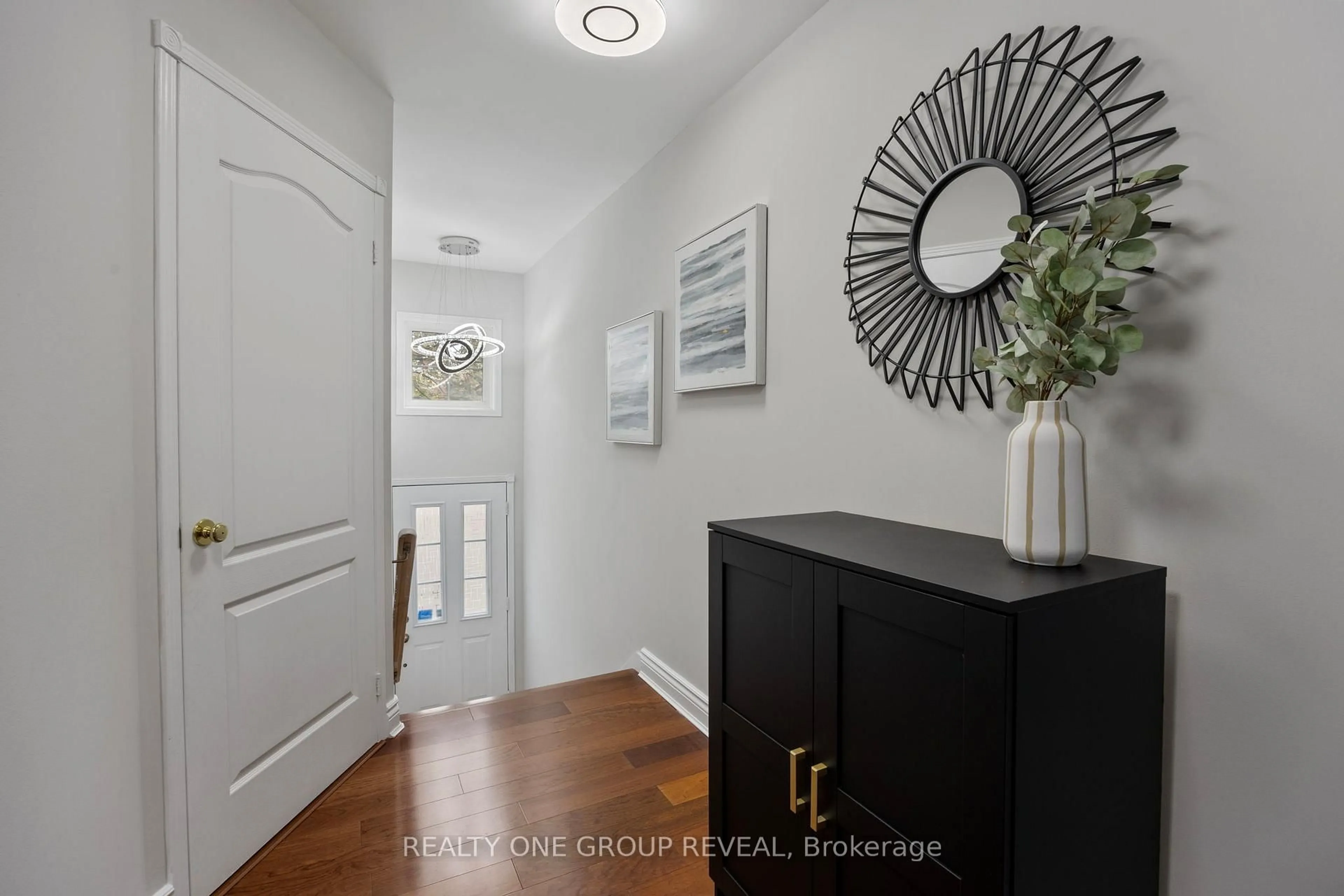 Indoor entryway for 1400 The Esplanade Dr #803, Pickering Ontario L1V 6V2